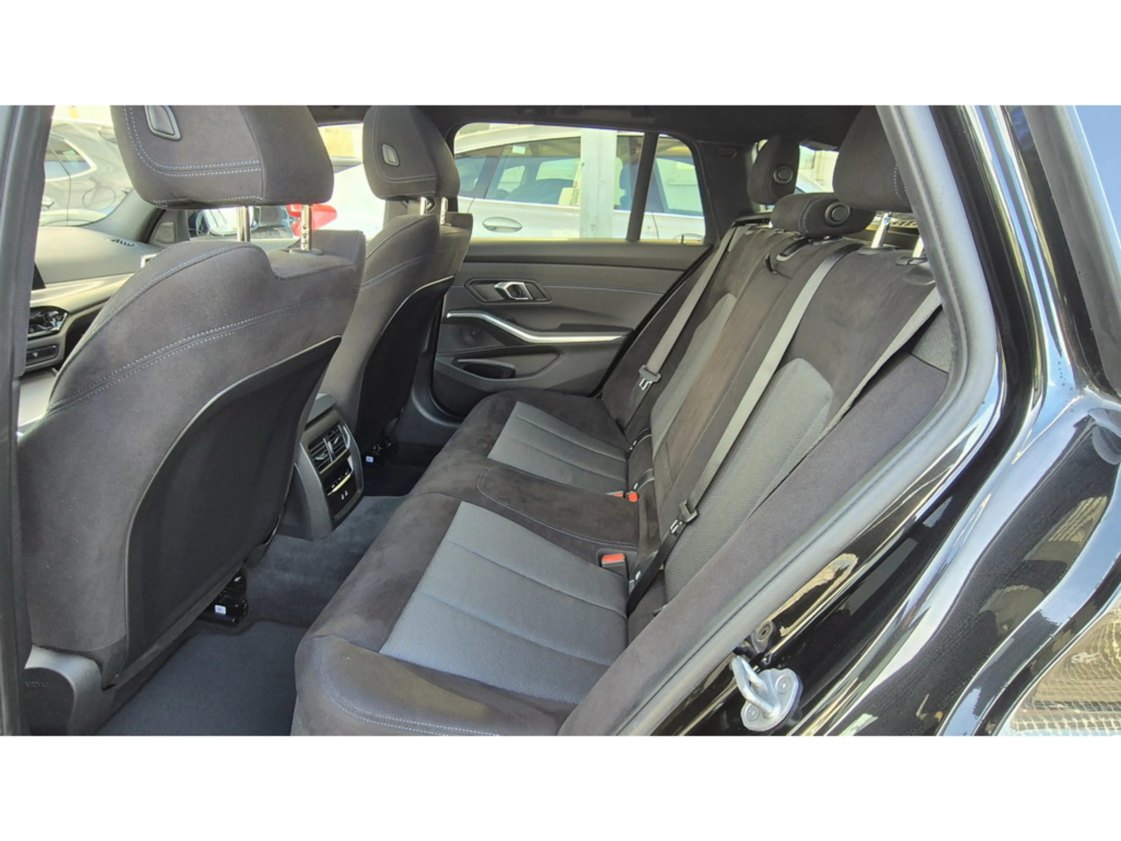 BMW 320 d Touring xDrive M-Sport PANO+AHK+KAM+ACC+ — photo 14