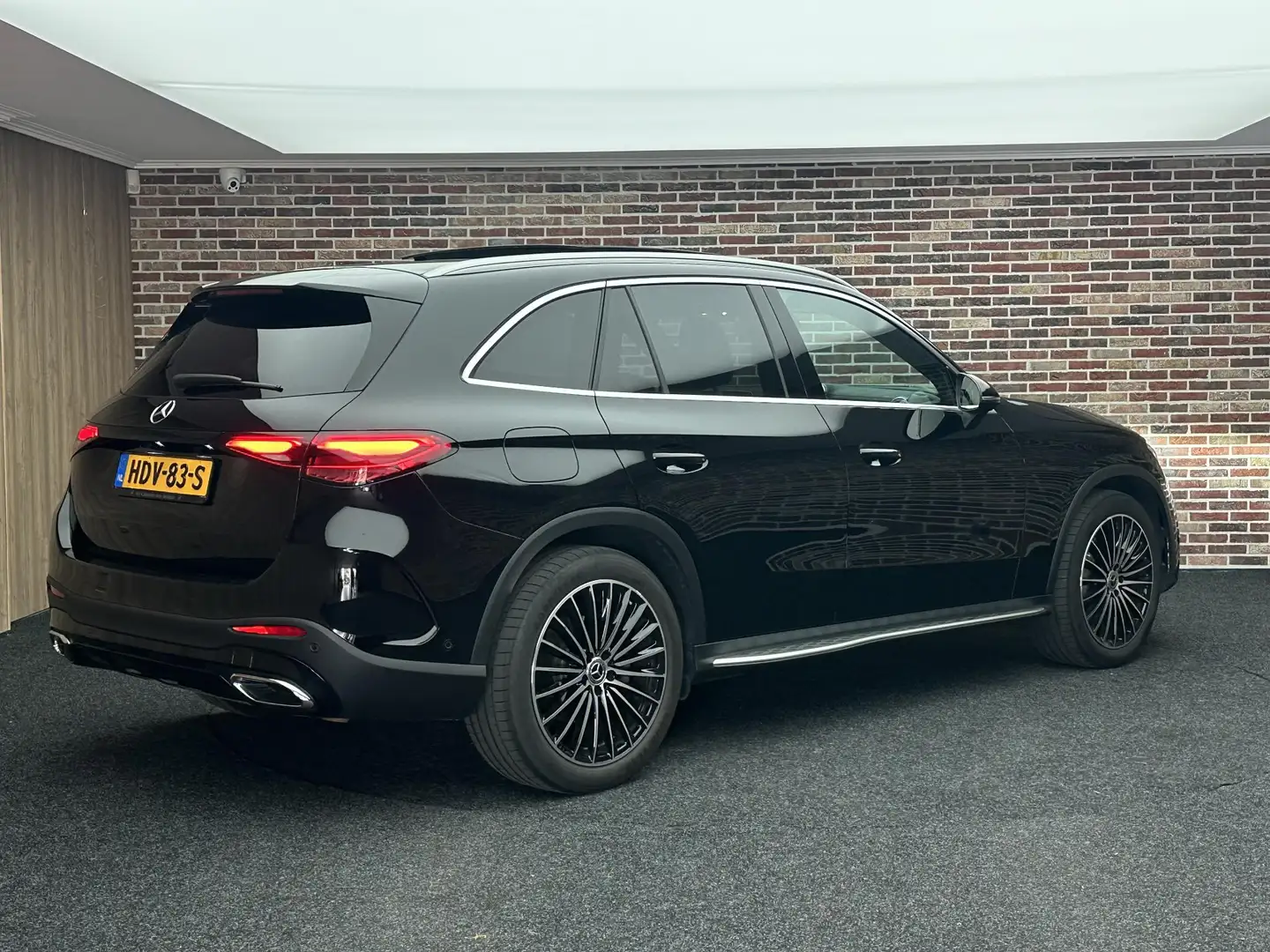 Mercedes-Benz GLC 200 4MATIC Luxury Line Panorama Memory Sfeer Camera BT Zwart - 2