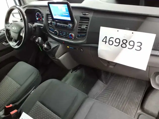 Ford Transit view 13