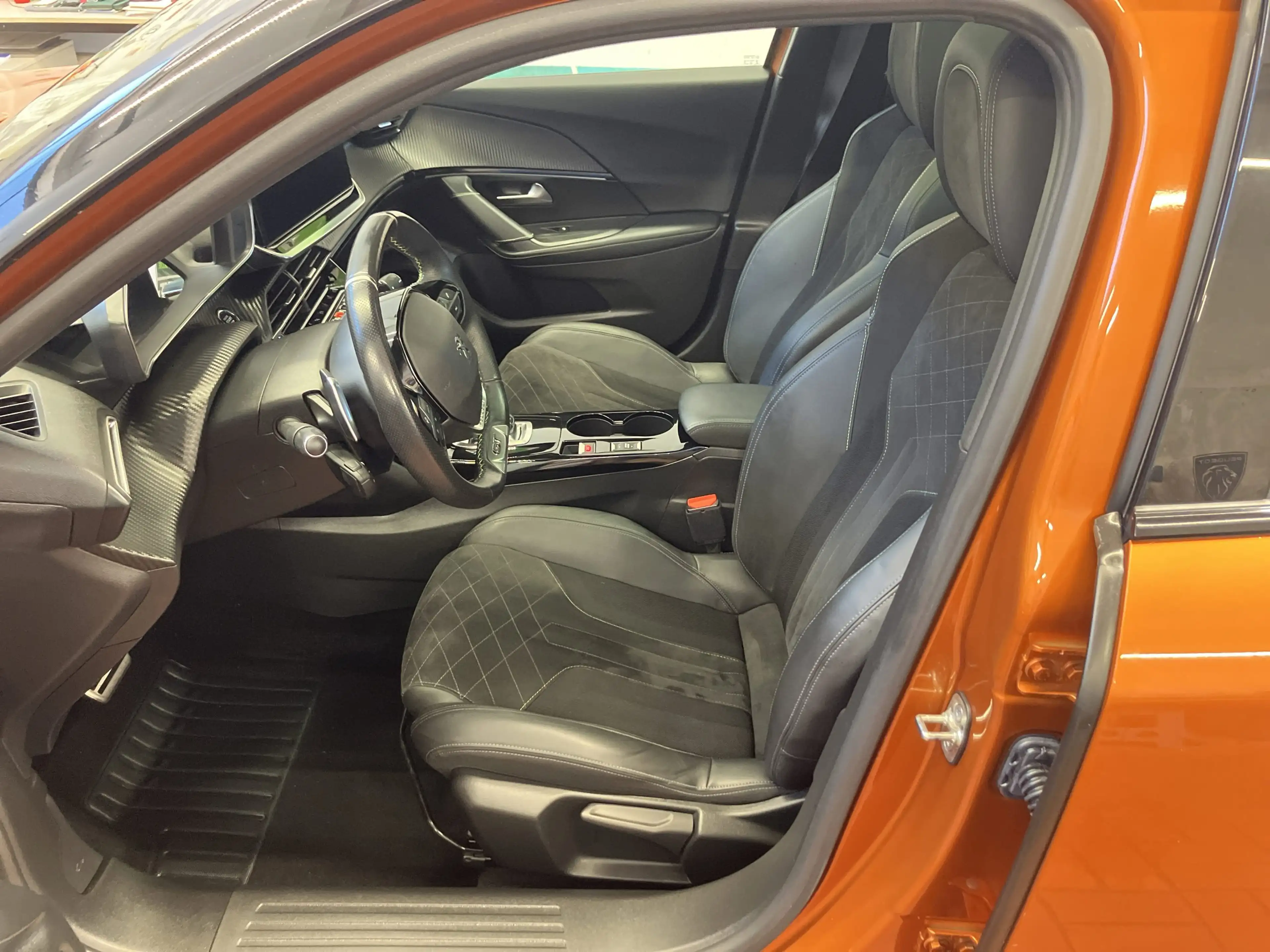 Peugeot 2008 1.2 PureTech 155 GT ACC+Panoramadach+Navi — photo 7