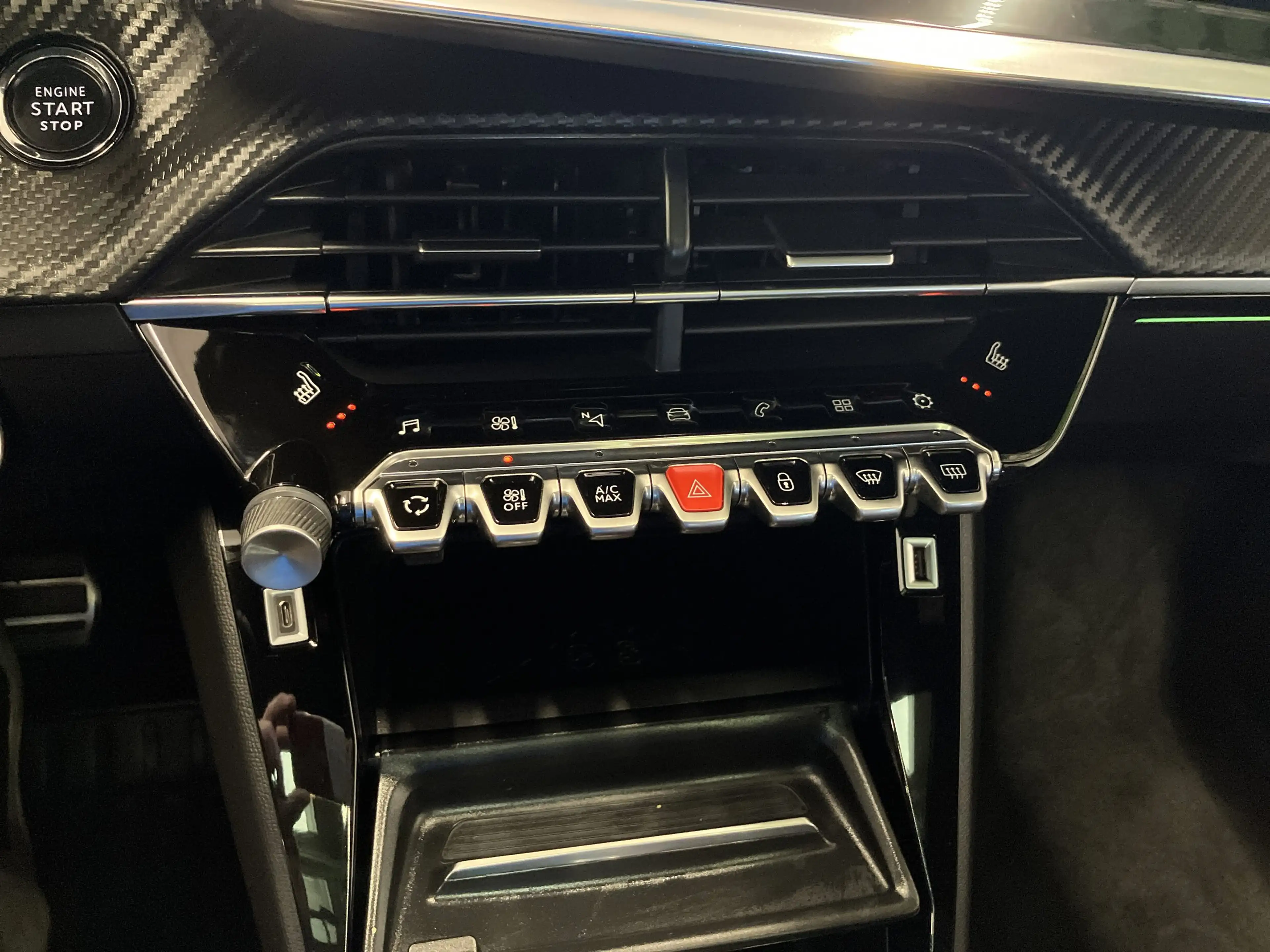 Peugeot 2008 1.2 PureTech 155 GT ACC+Panoramadach+Navi — photo 12