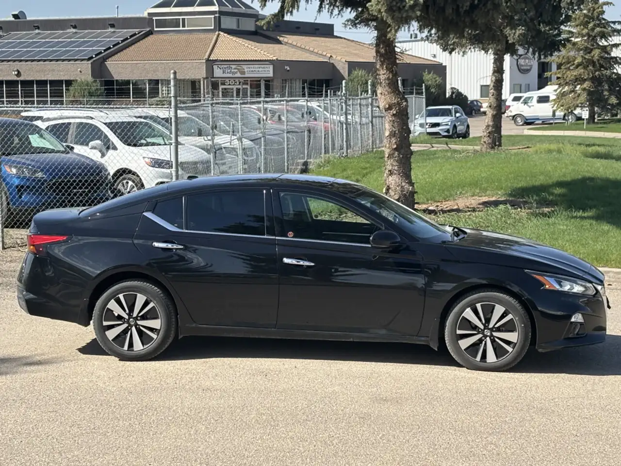 Nissan Altima снимка Nissan Altima