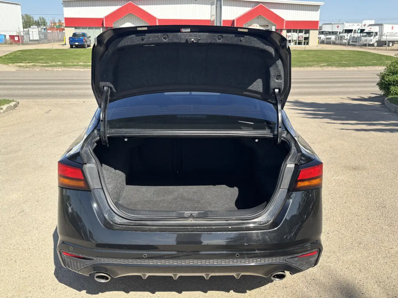 Nissan Altima снимка Nissan Altima