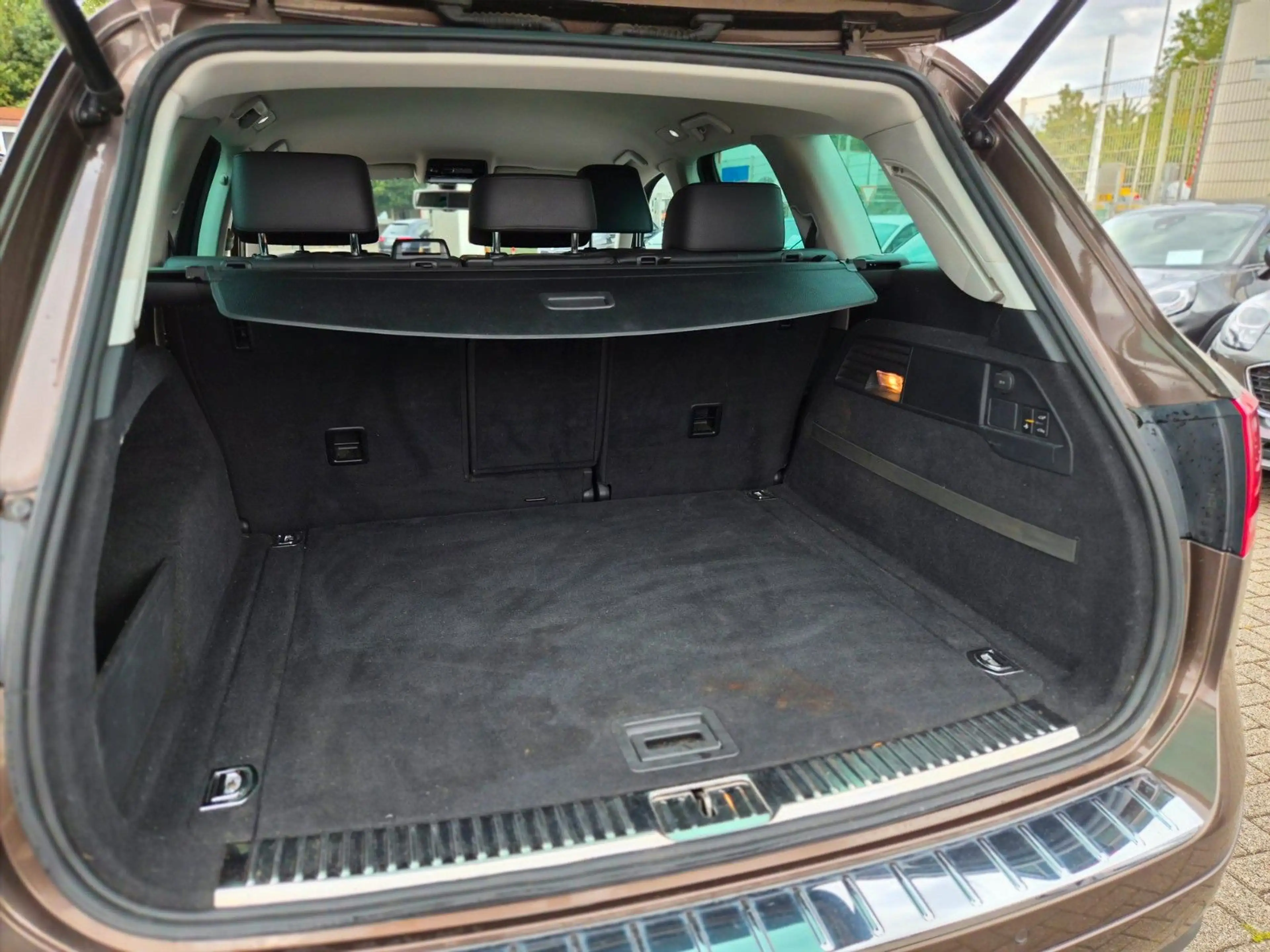 Volkswagen Touareg V6 TDI/Navi/Kamera/AHK/1.Hand/Leder — photo 45