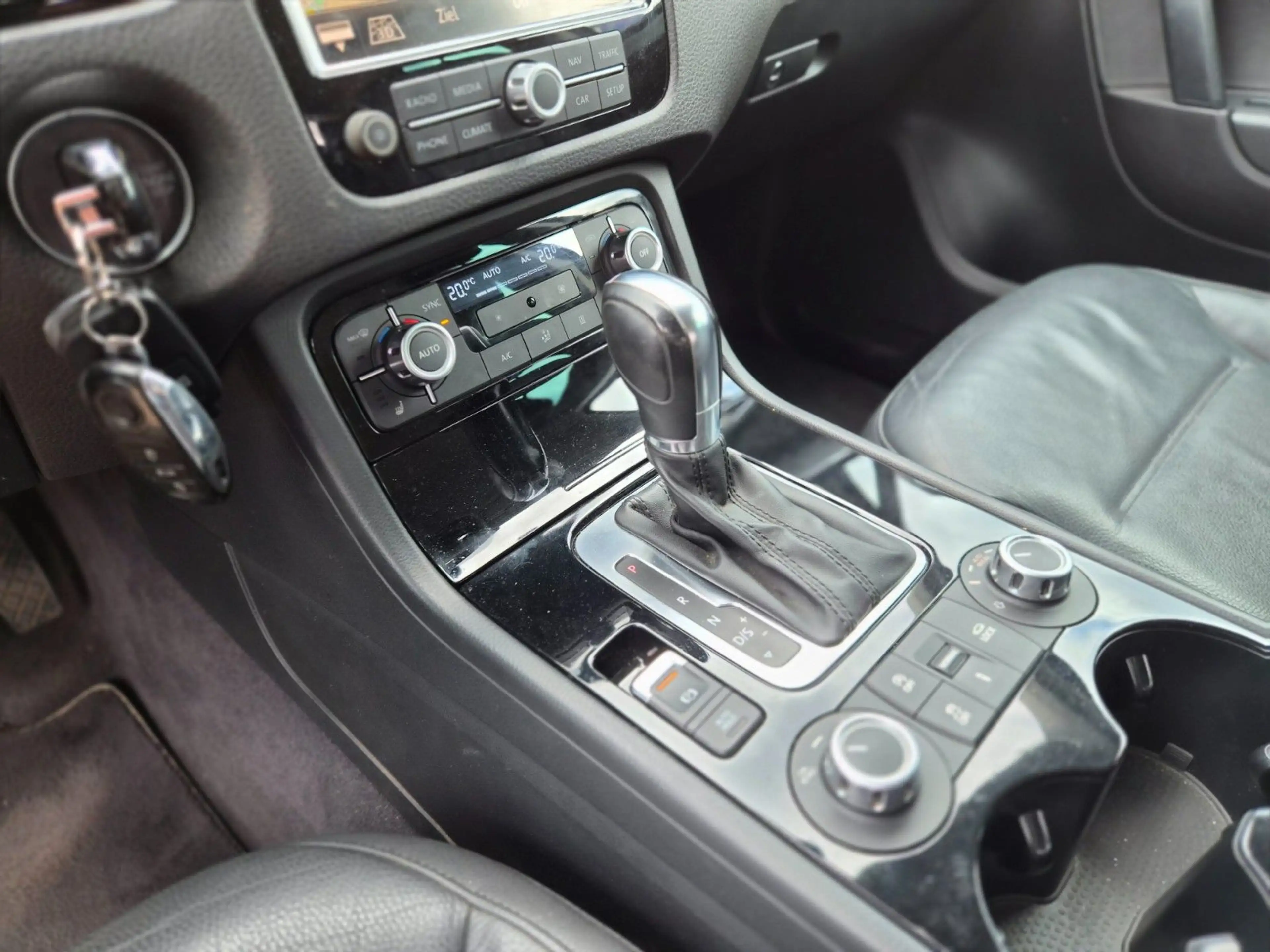 Volkswagen Touareg V6 TDI/Navi/Kamera/AHK/1.Hand/Leder — photo 30