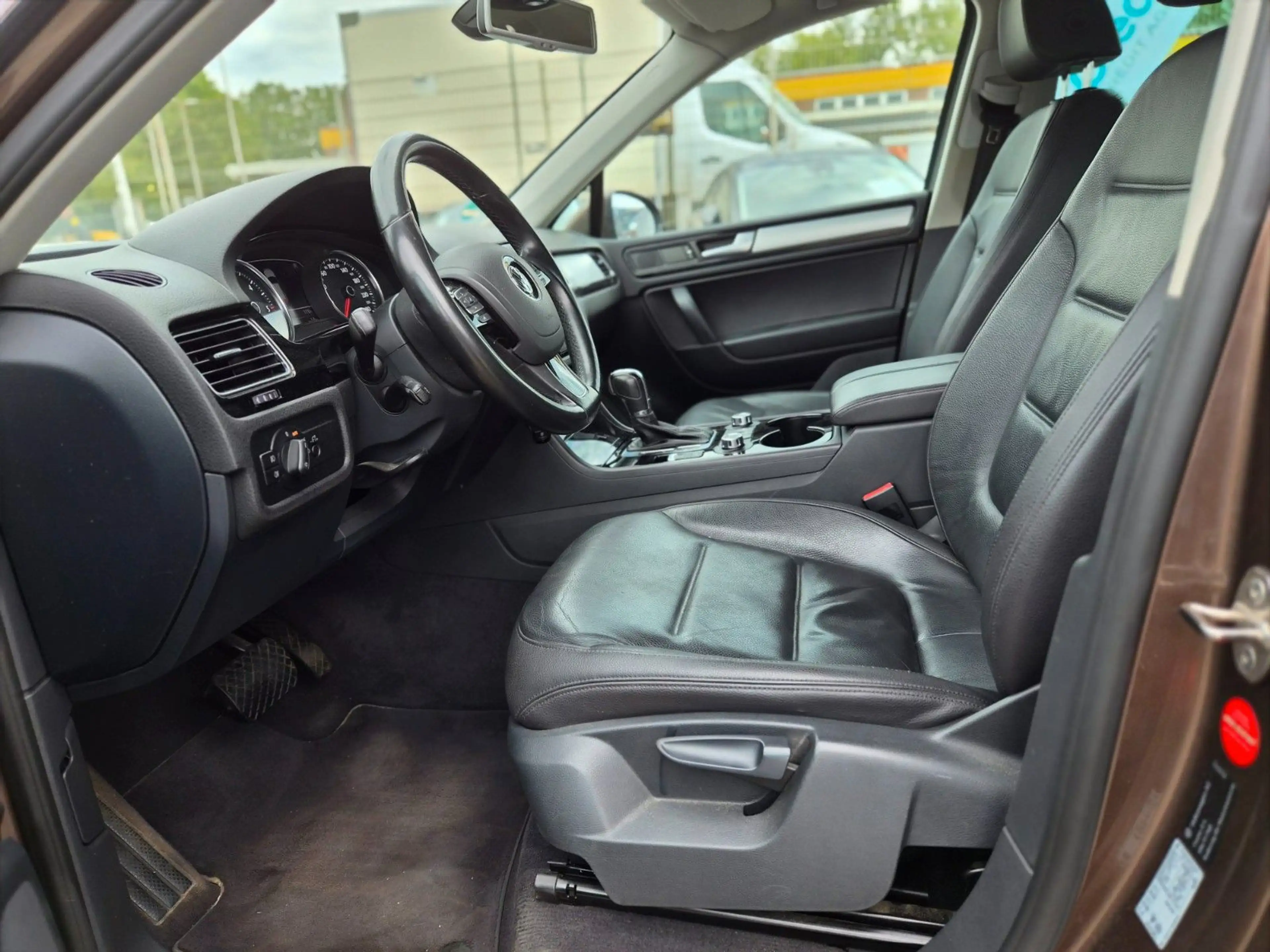 Volkswagen Touareg V6 TDI/Navi/Kamera/AHK/1.Hand/Leder — photo 11