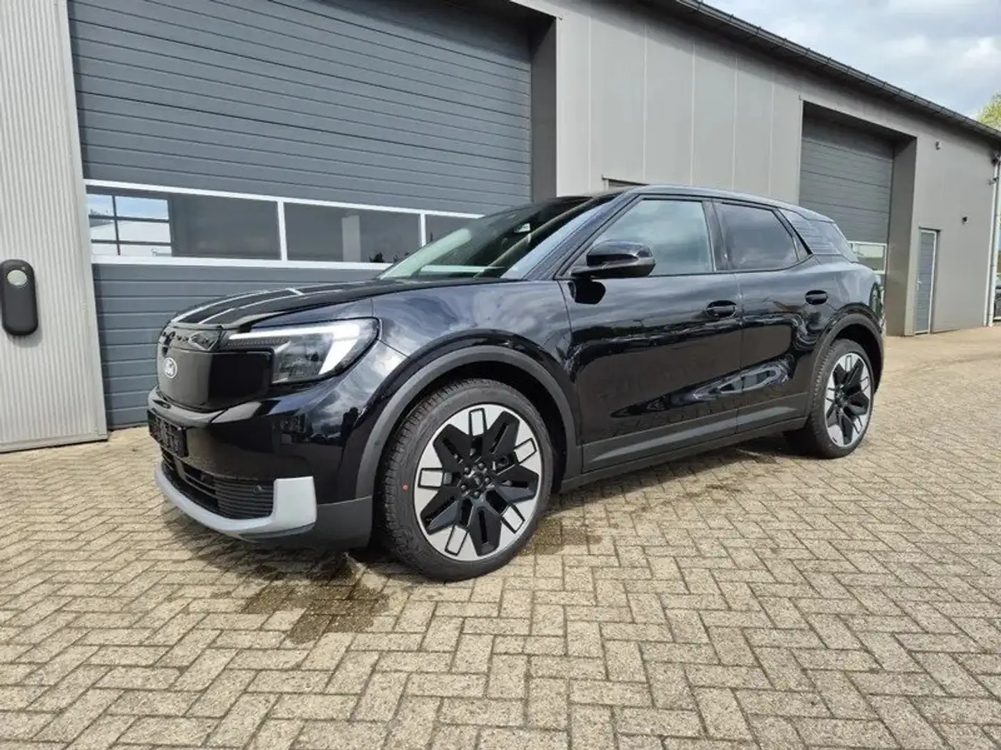 Ford Explorer Elektromotor mit Extended Range RWD 79kWh Schwarz - 1