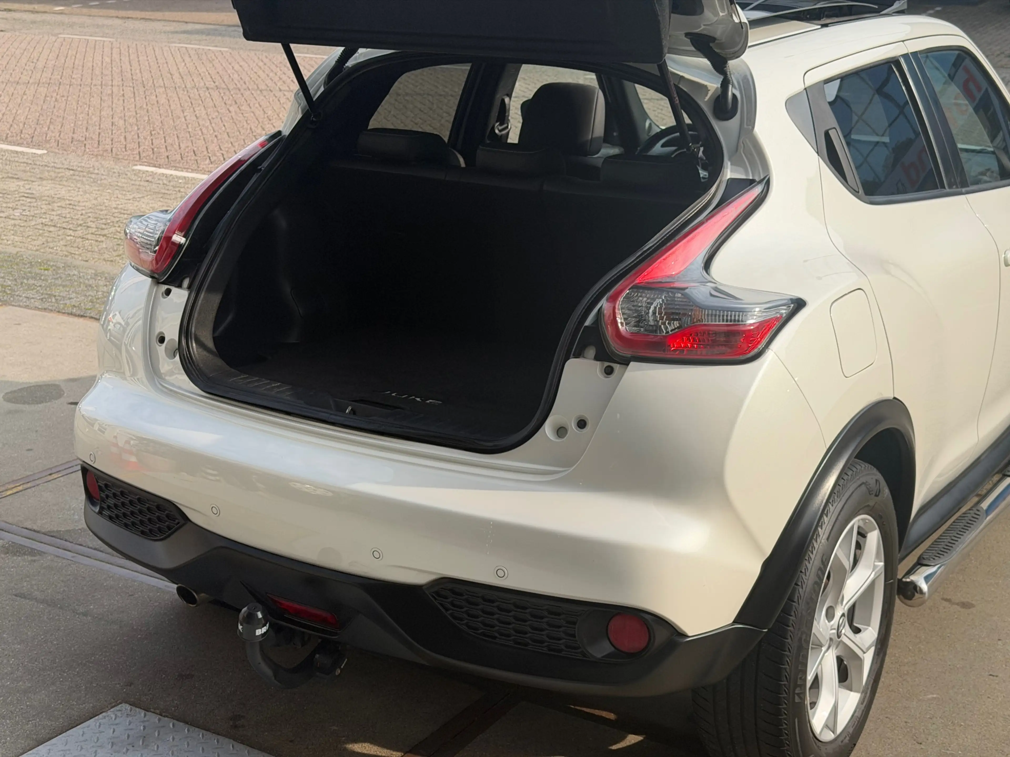 Nissan Juke 1.6/ sport uitvoering/ AUTOMAAT/ nap/ 3e EIG/ deal — photo 24