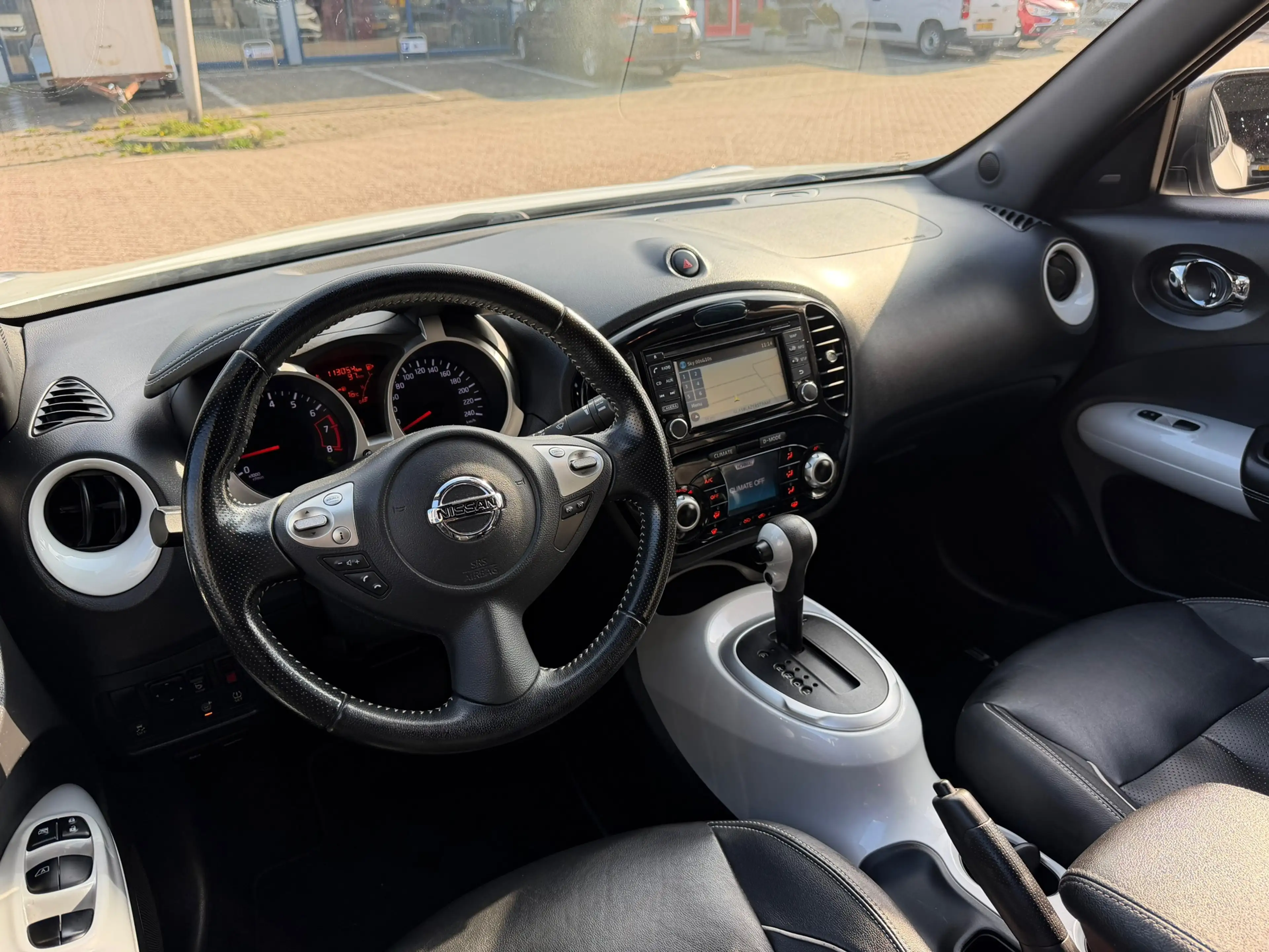 Nissan Juke 1.6/ sport uitvoering/ AUTOMAAT/ nap/ 3e EIG/ deal — photo 10