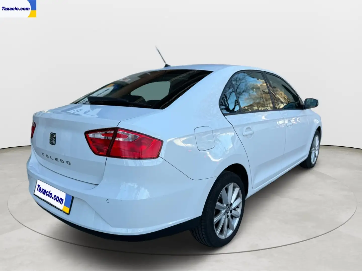 SEAT Toledo 1.0 EcoTSI S&S Reference Edition 95 Wit - 2