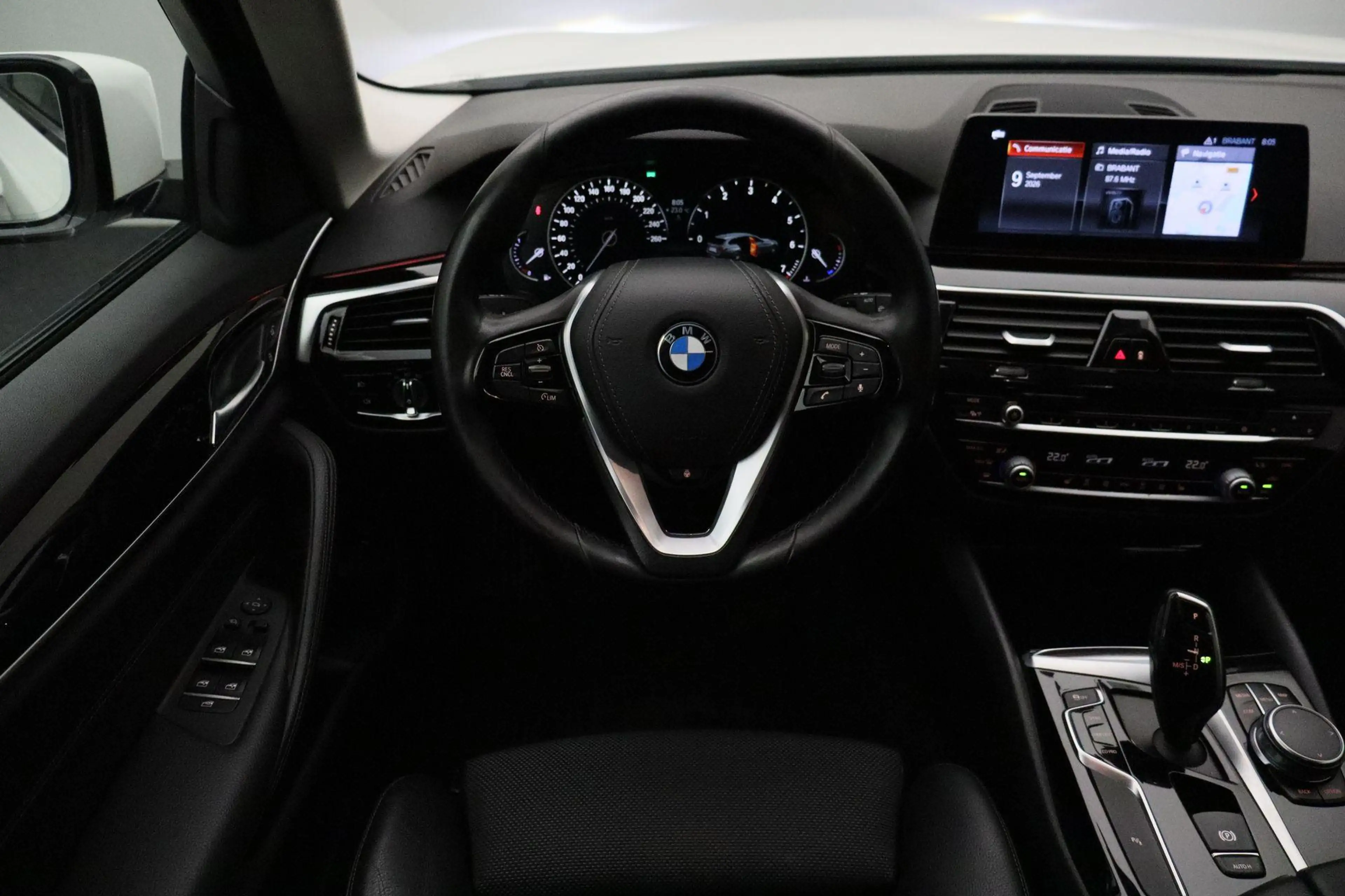 BMW 520 5-serie Touring 520i High Executive 2018 | Navigat — photo 2