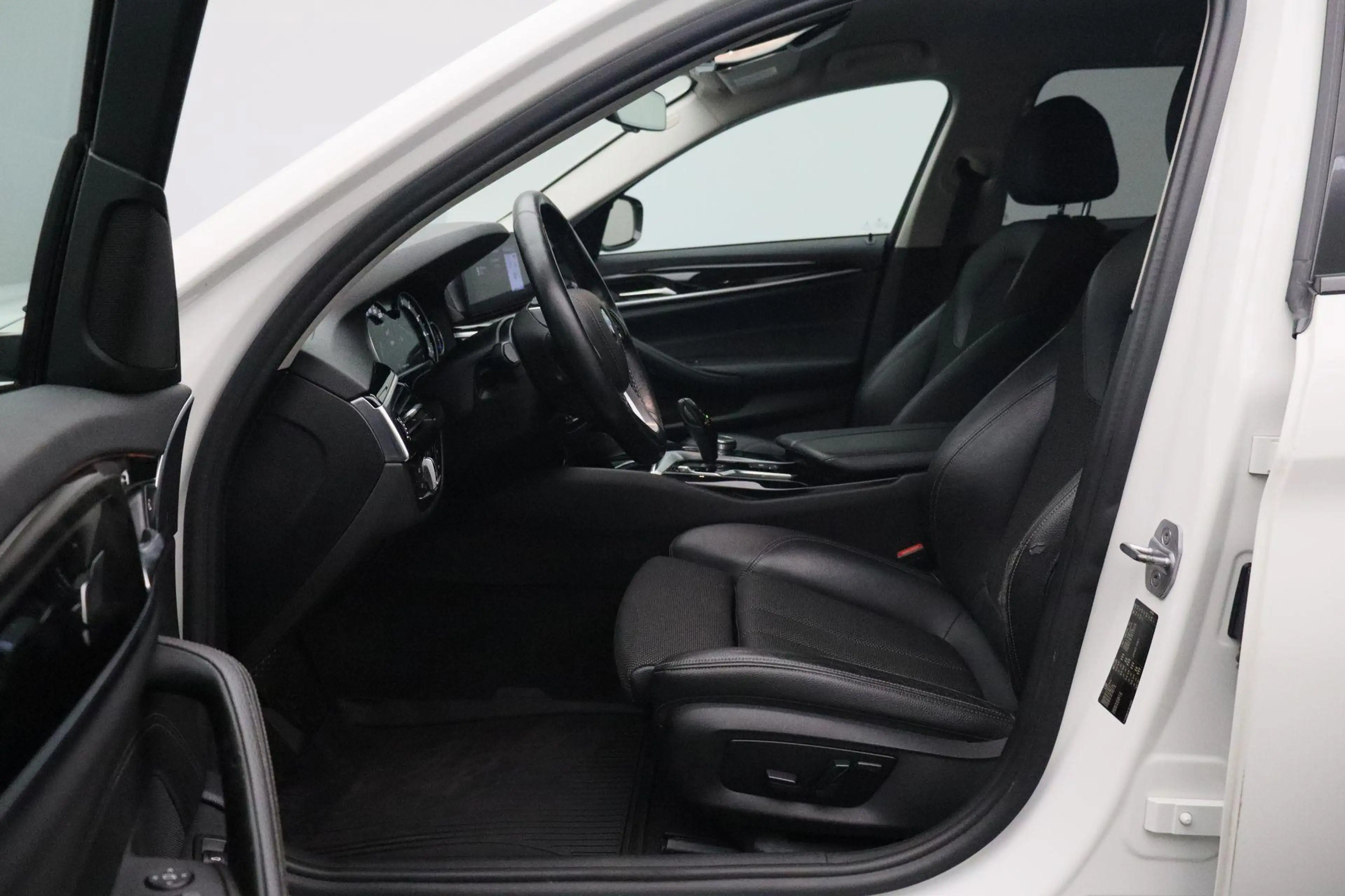 BMW 520 5-serie Touring 520i High Executive 2018 | Navigat — photo 7