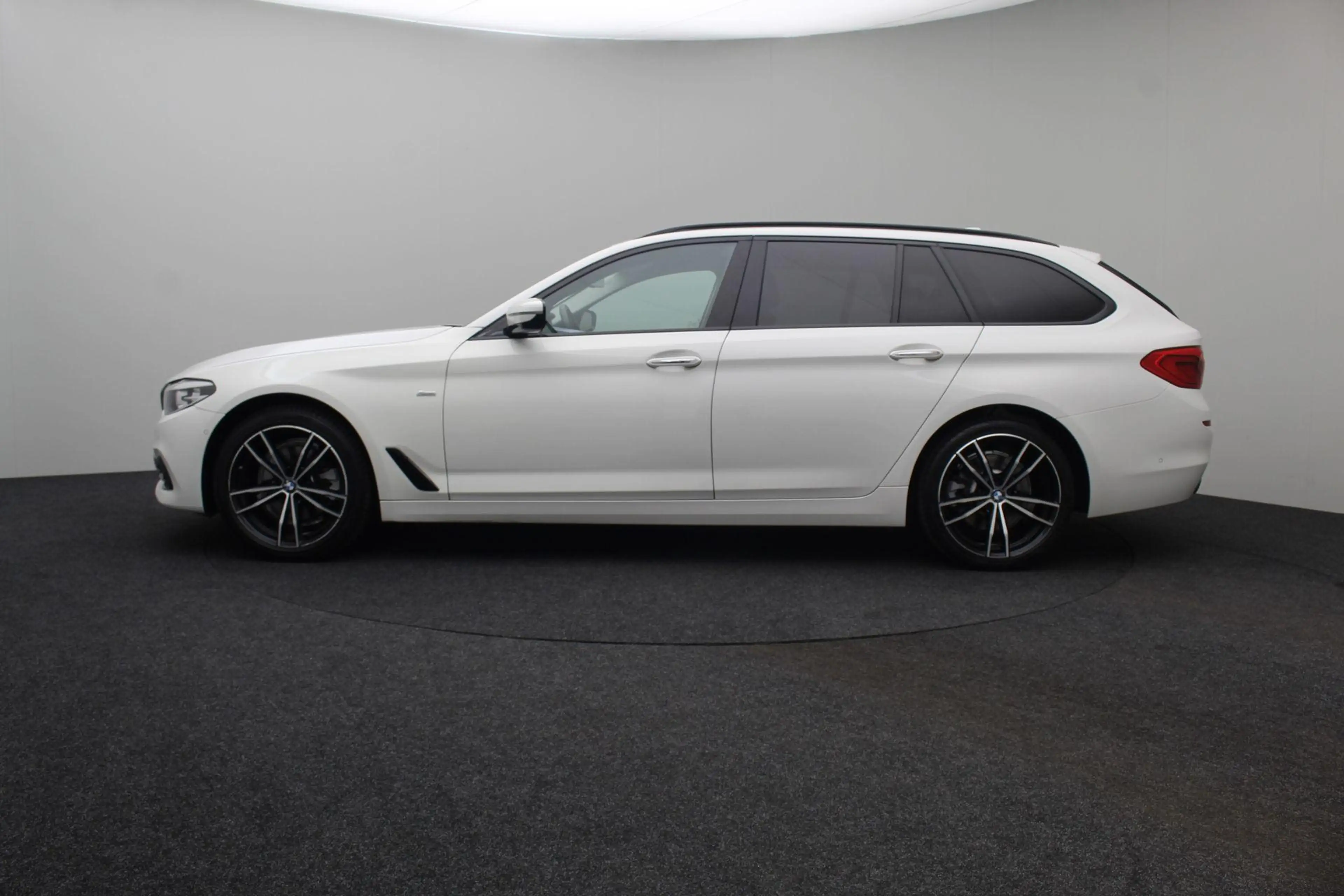 BMW 520 5-serie Touring 520i High Executive 2018 | Navigat — photo 6