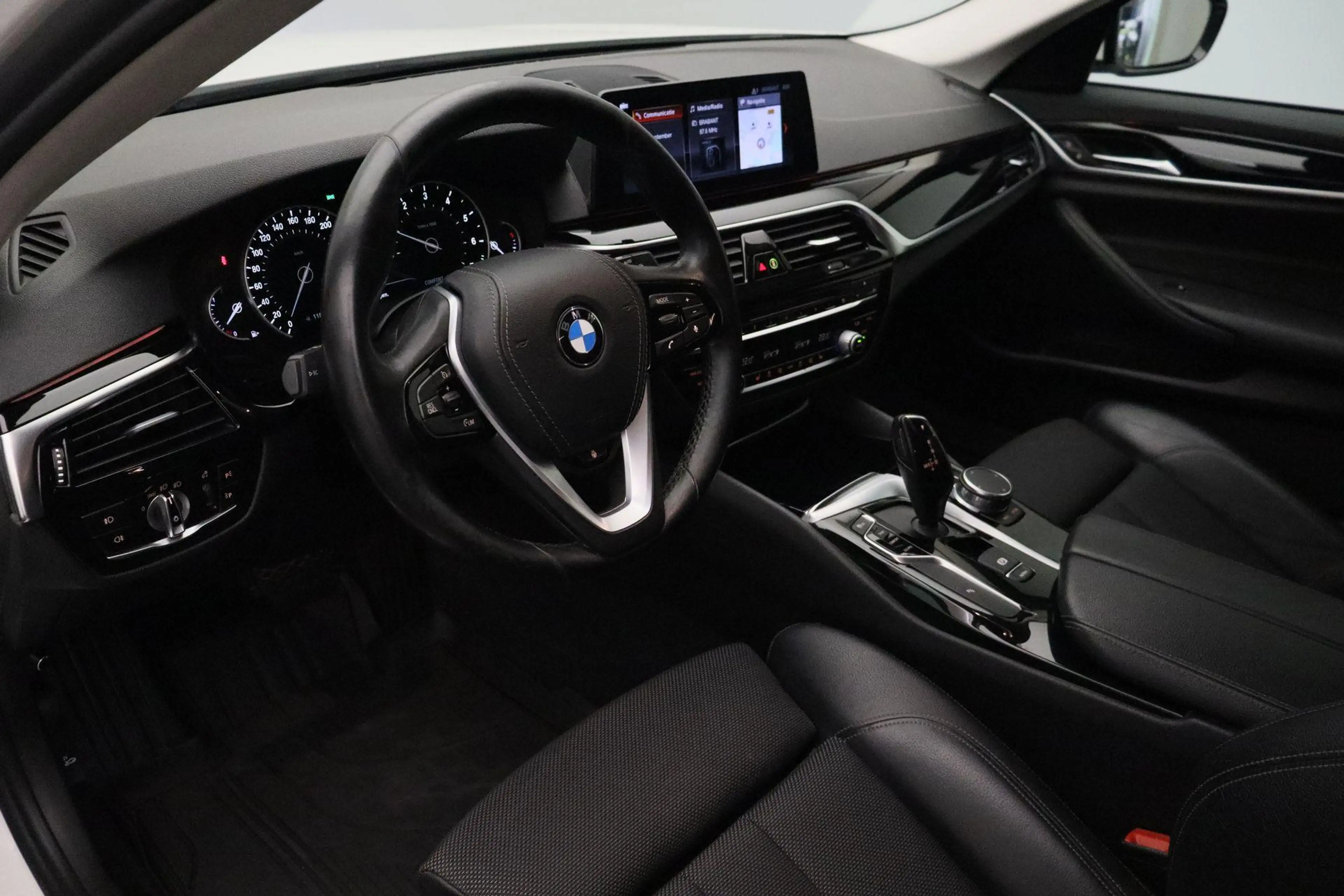 BMW 520 5-serie Touring 520i High Executive 2018 | Navigat — photo 8