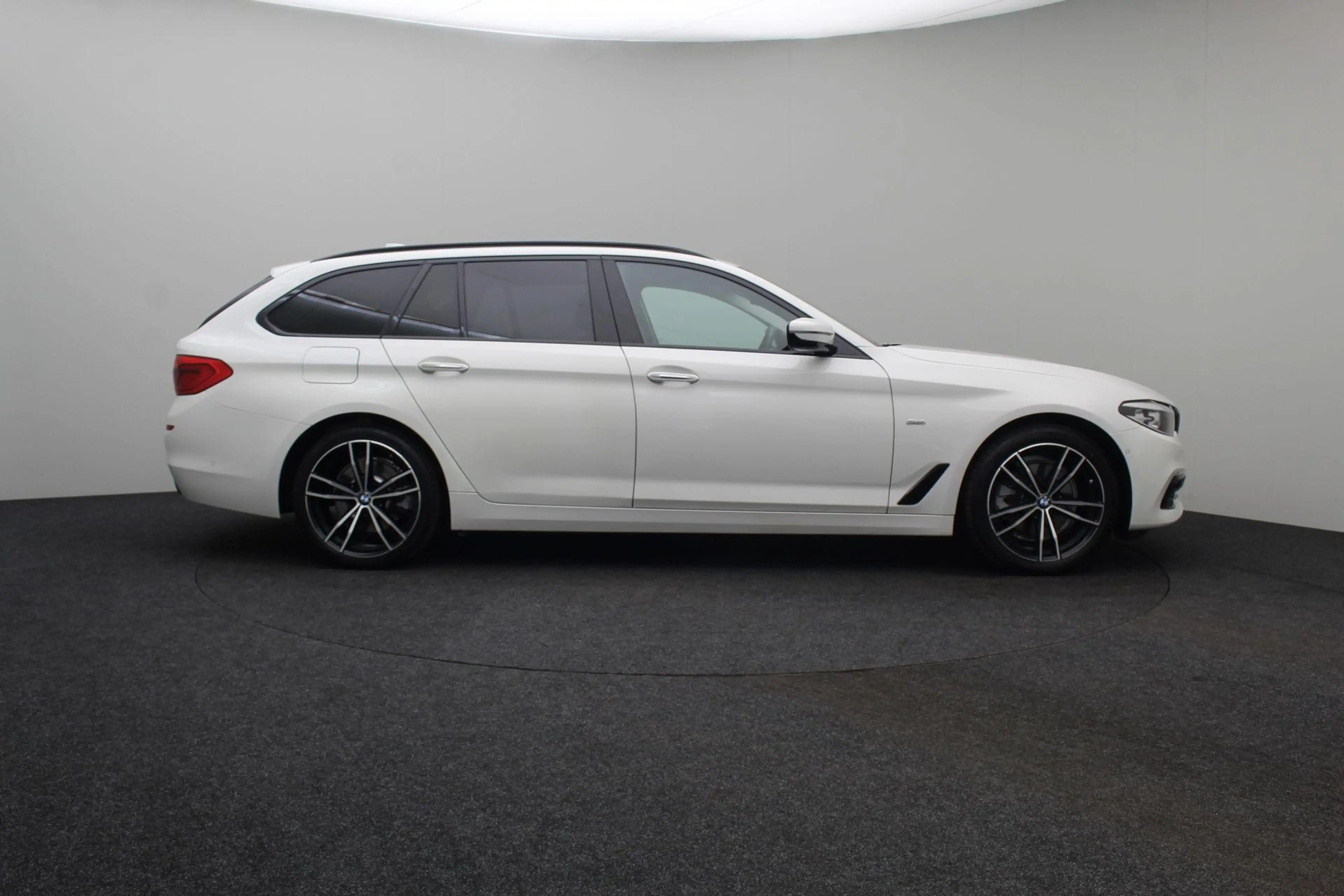 BMW 520 5-serie Touring 520i High Executive 2018 | Navigat — photo 15