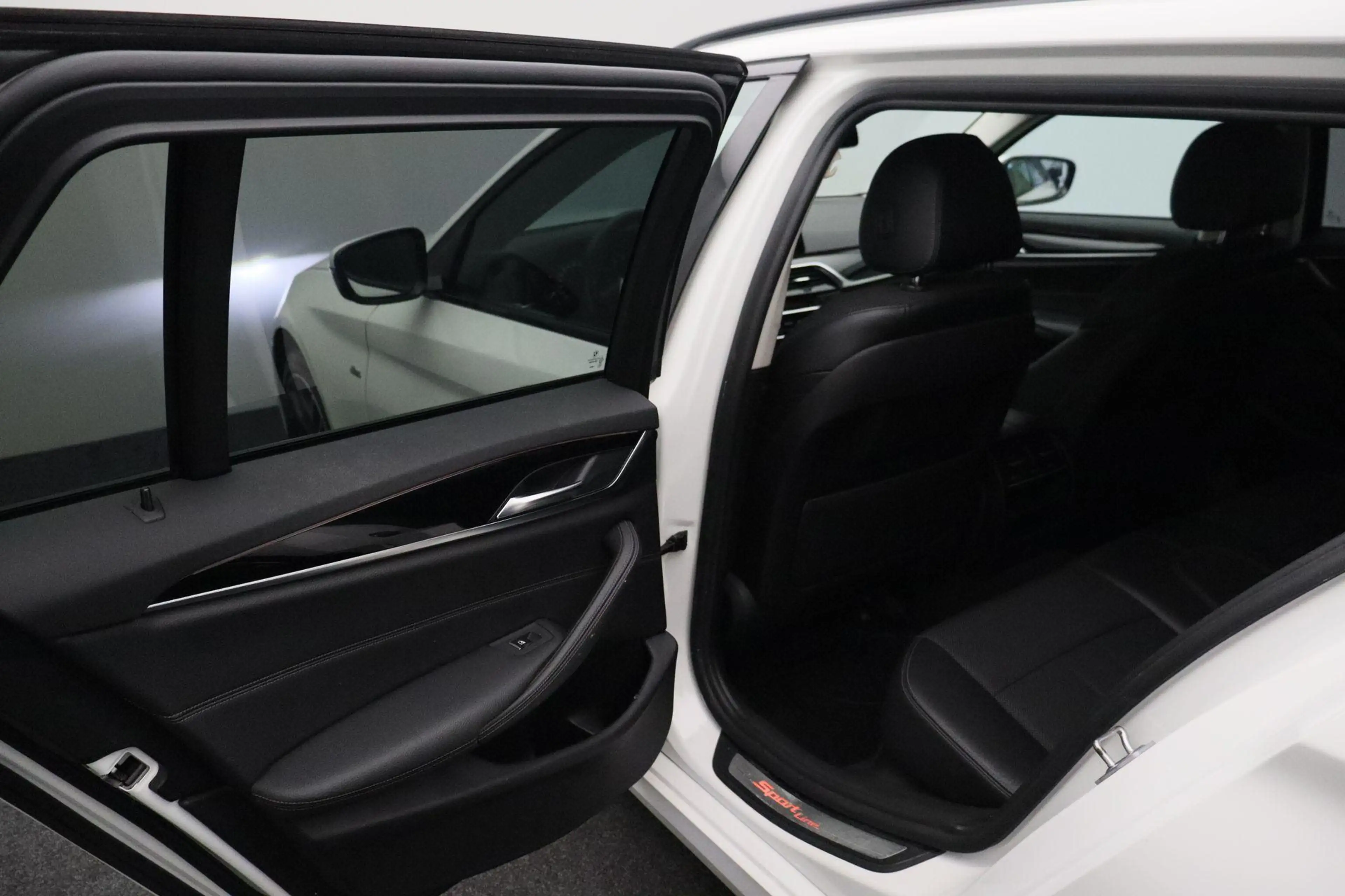 BMW 520 5-serie Touring 520i High Executive 2018 | Navigat — photo 13