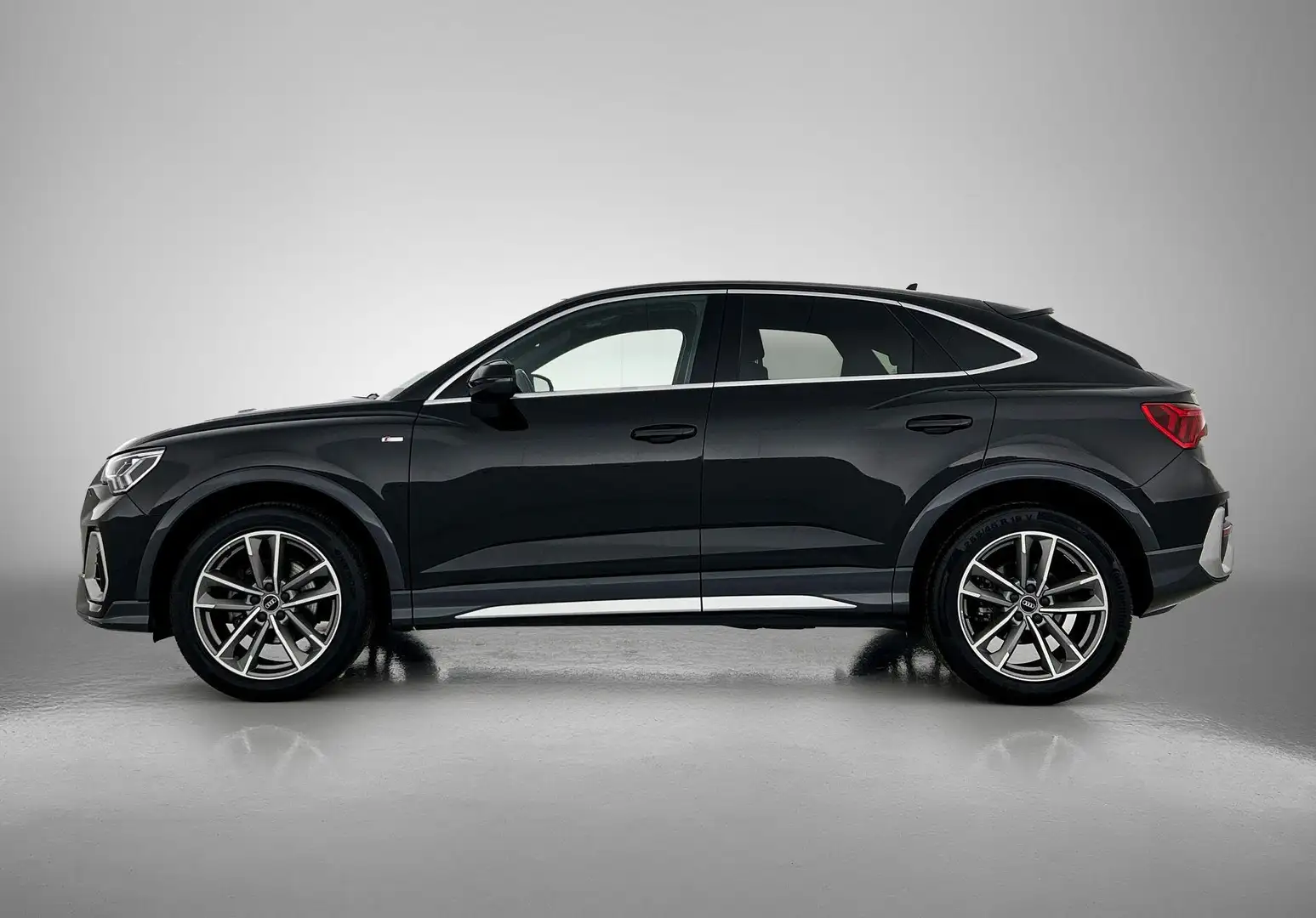 Audi Q3 Sportback 35 TFSI Pro Line S 150 PK | S-Line | Aut Zwart - 2