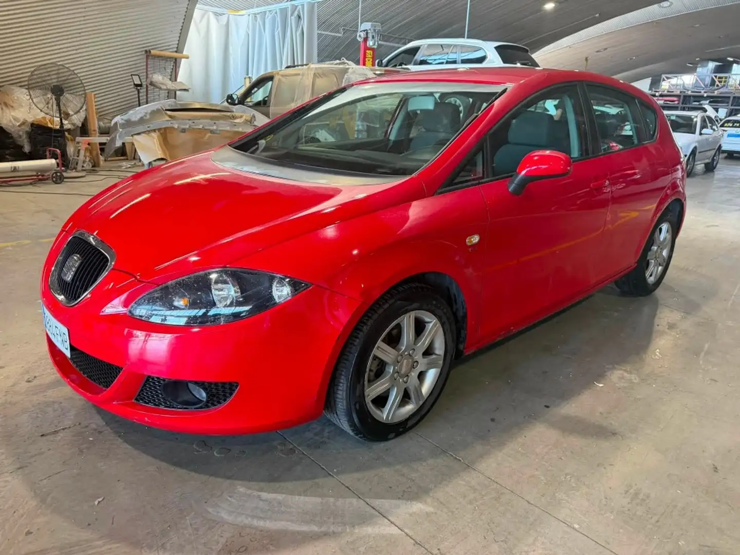SEAT Leon 2.0TDI Stylance Rojo - 1