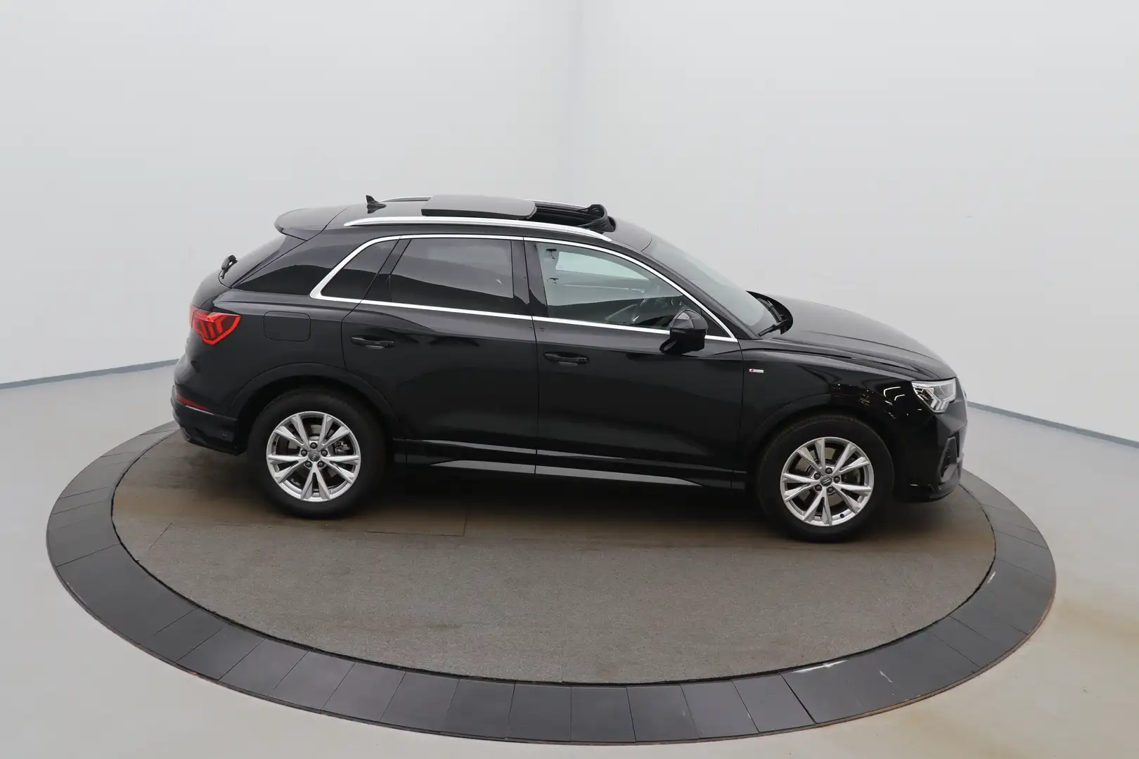 Audi Q3 40 TFSI Quattro S-line S-tronic Platinum LEDER Noir - 2