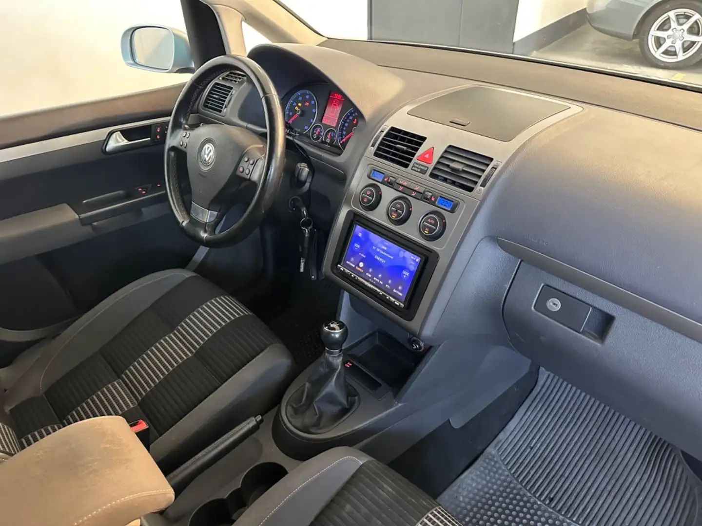 Volkswagen Touran TOURAN 1.6 UNITED*CLIMATIC*TMP*DAB*BT*7 SITZER* Silber - 2