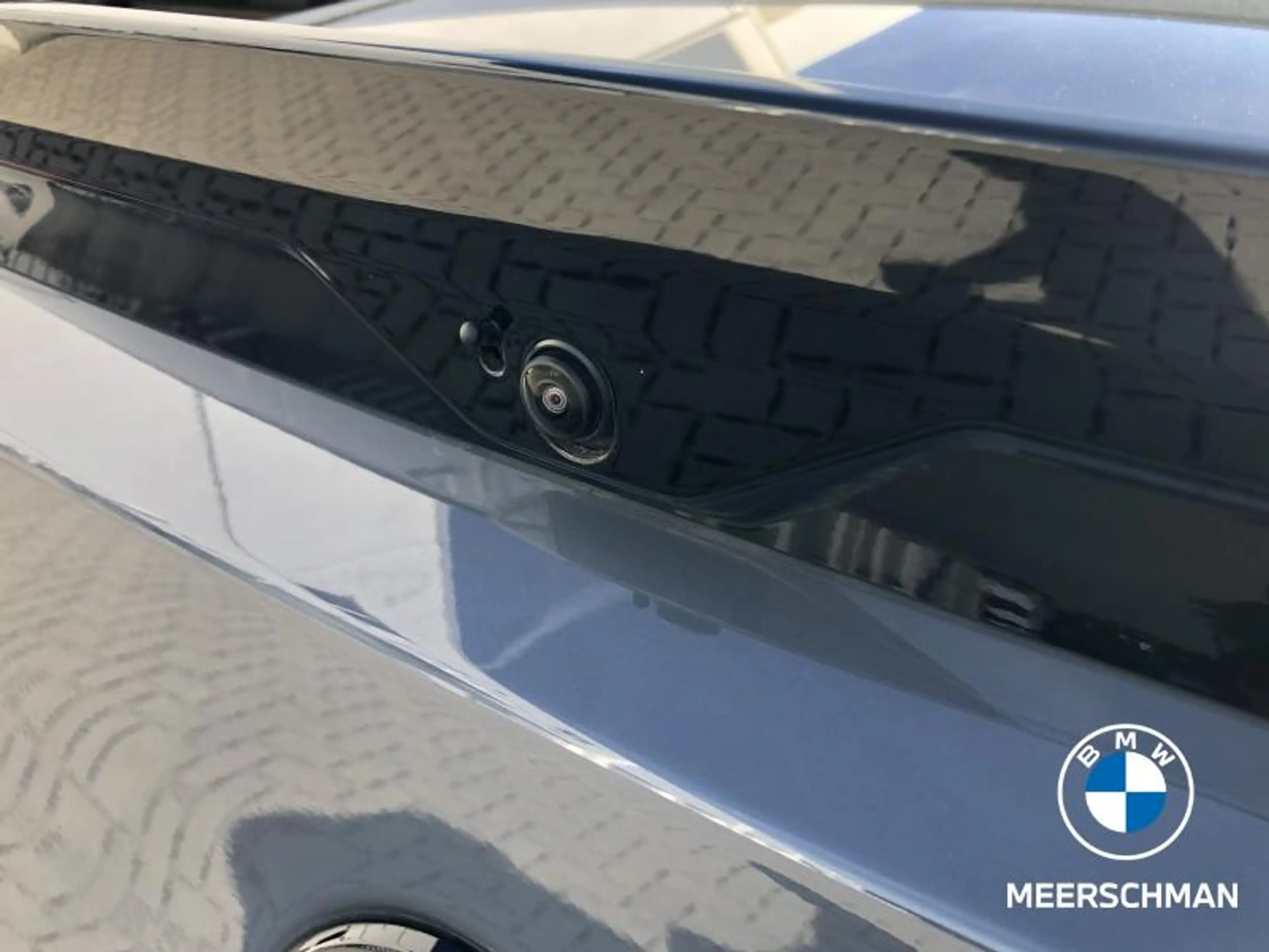 BMW iX2 eDrive20 M Edition — photo 12
