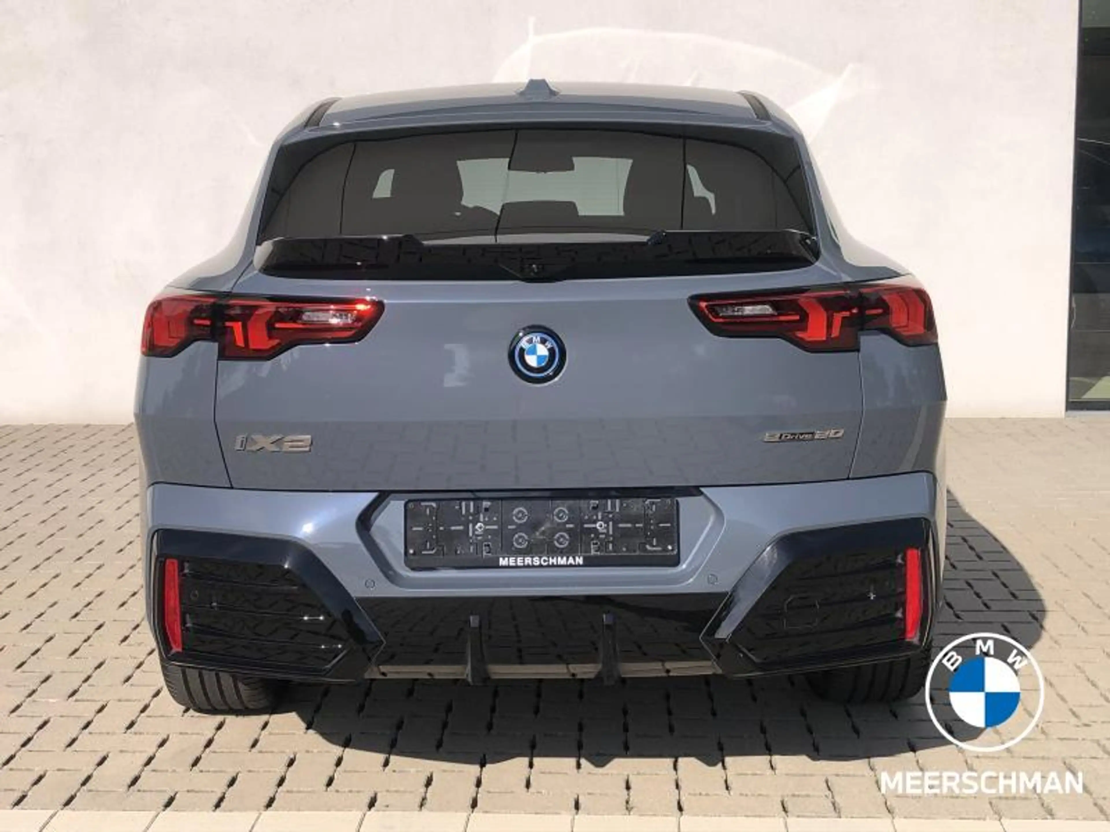 BMW iX2 eDrive20 M Edition — photo 4
