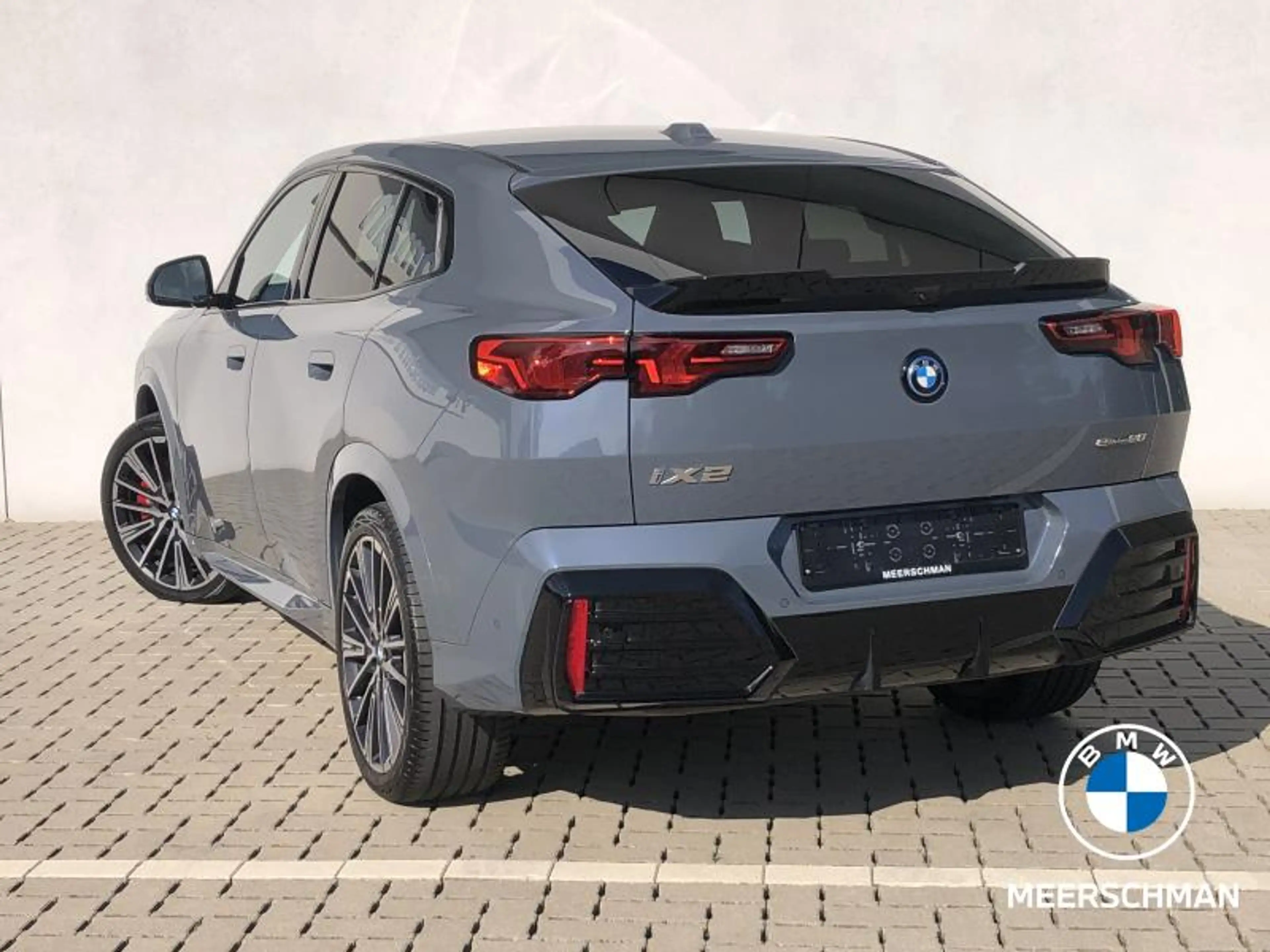 BMW iX2 eDrive20 M Edition — photo 5
