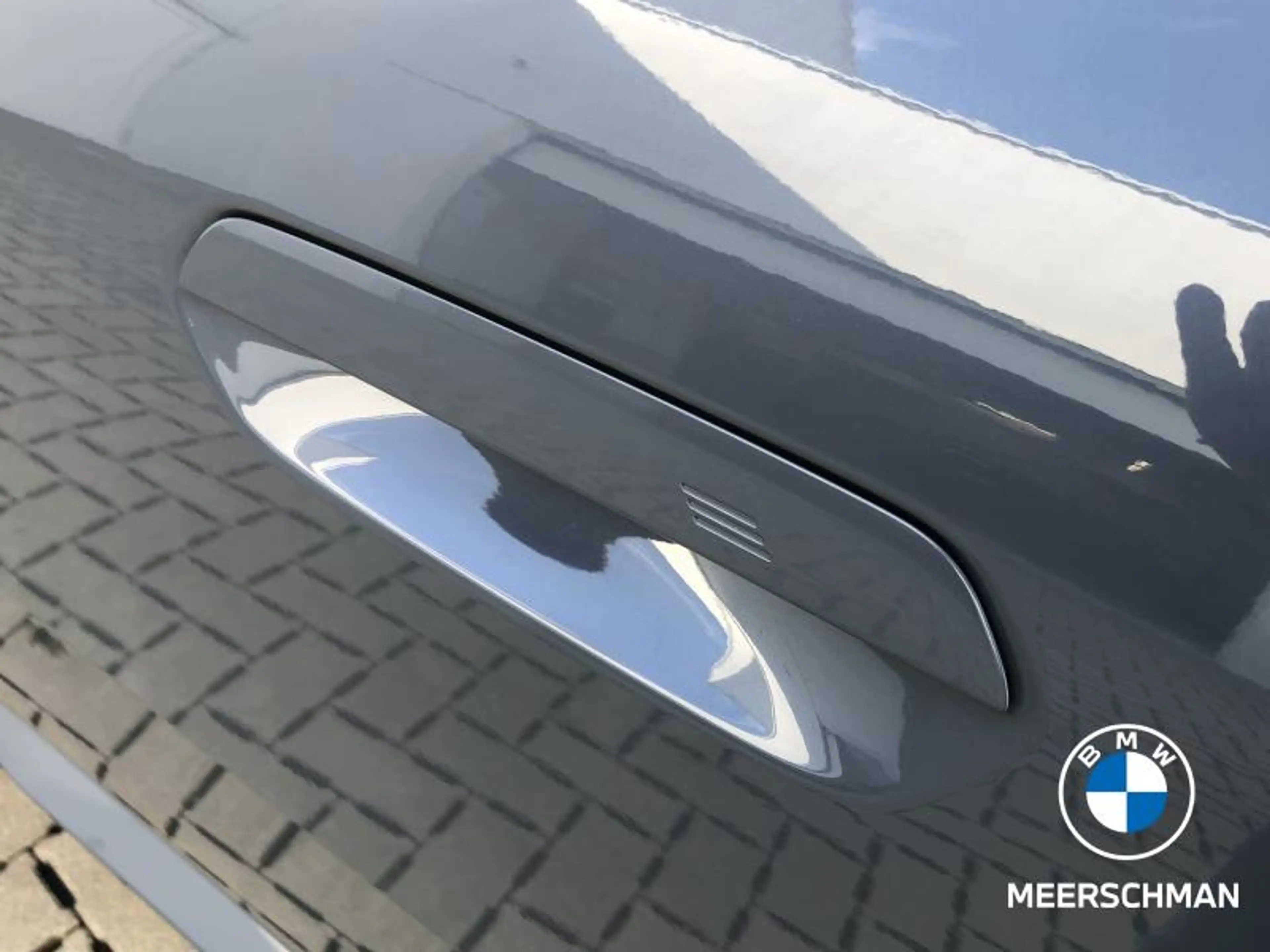 BMW iX2 eDrive20 M Edition — photo 10