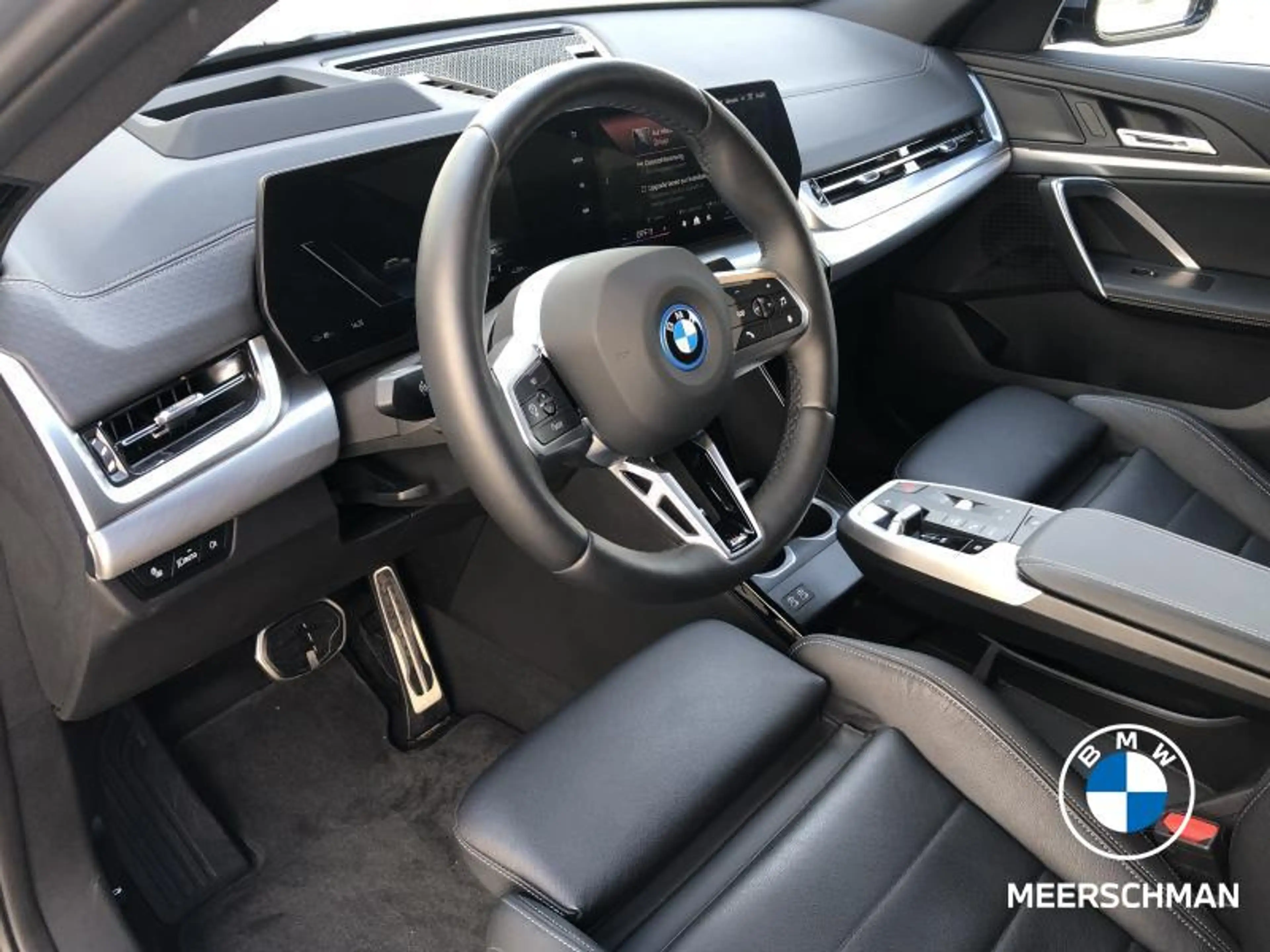 BMW iX2 eDrive20 M Edition — photo 6