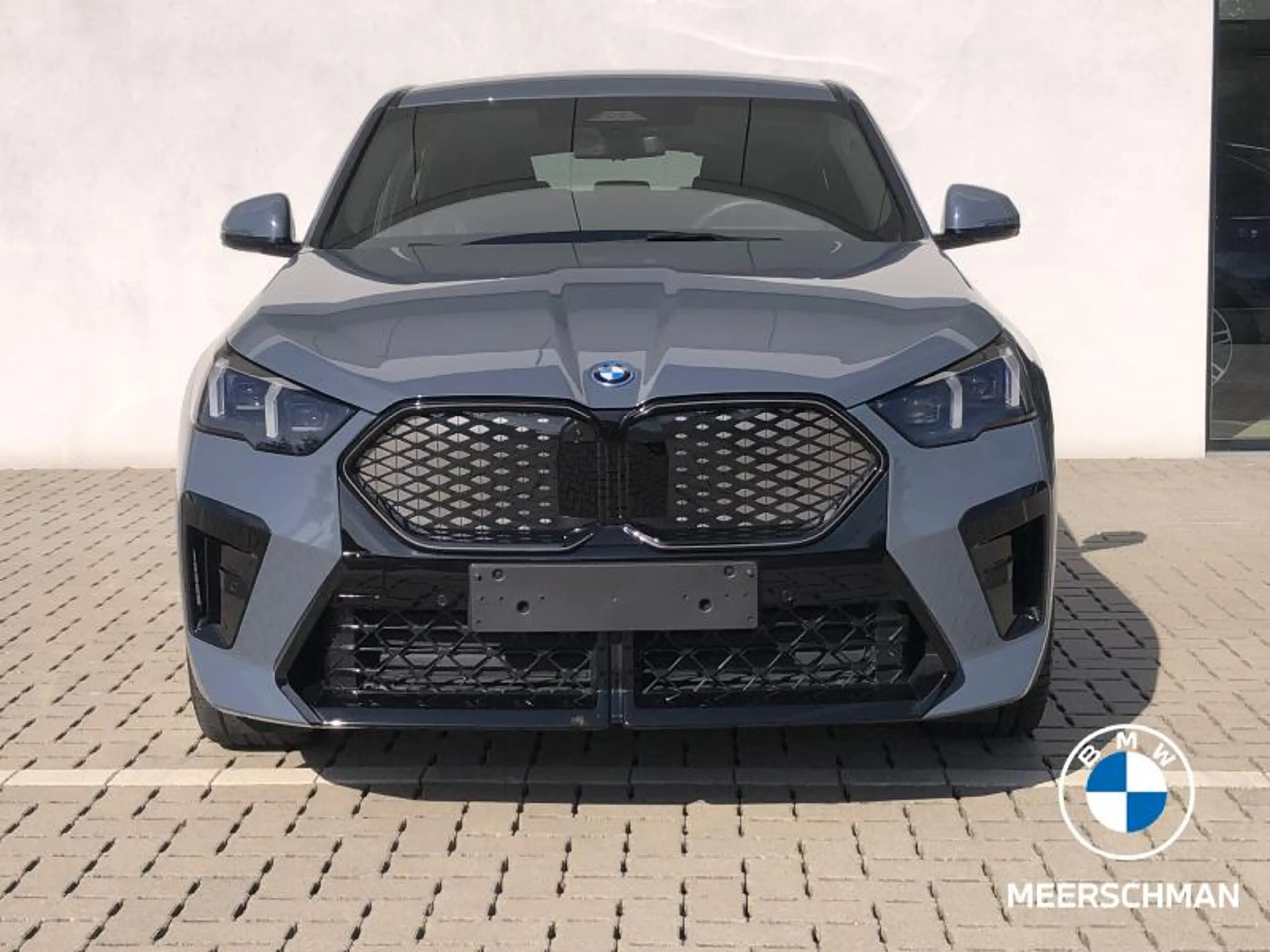 BMW iX2 eDrive20 M Edition — photo 2