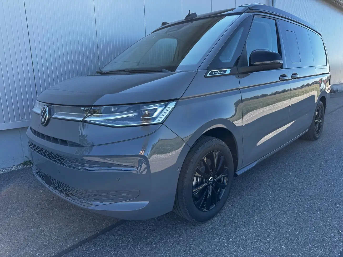 Volkswagen T7 California Beach Camper 2.0 TDI DSG Plus 110 kW (150 PS), ... Grau - 1