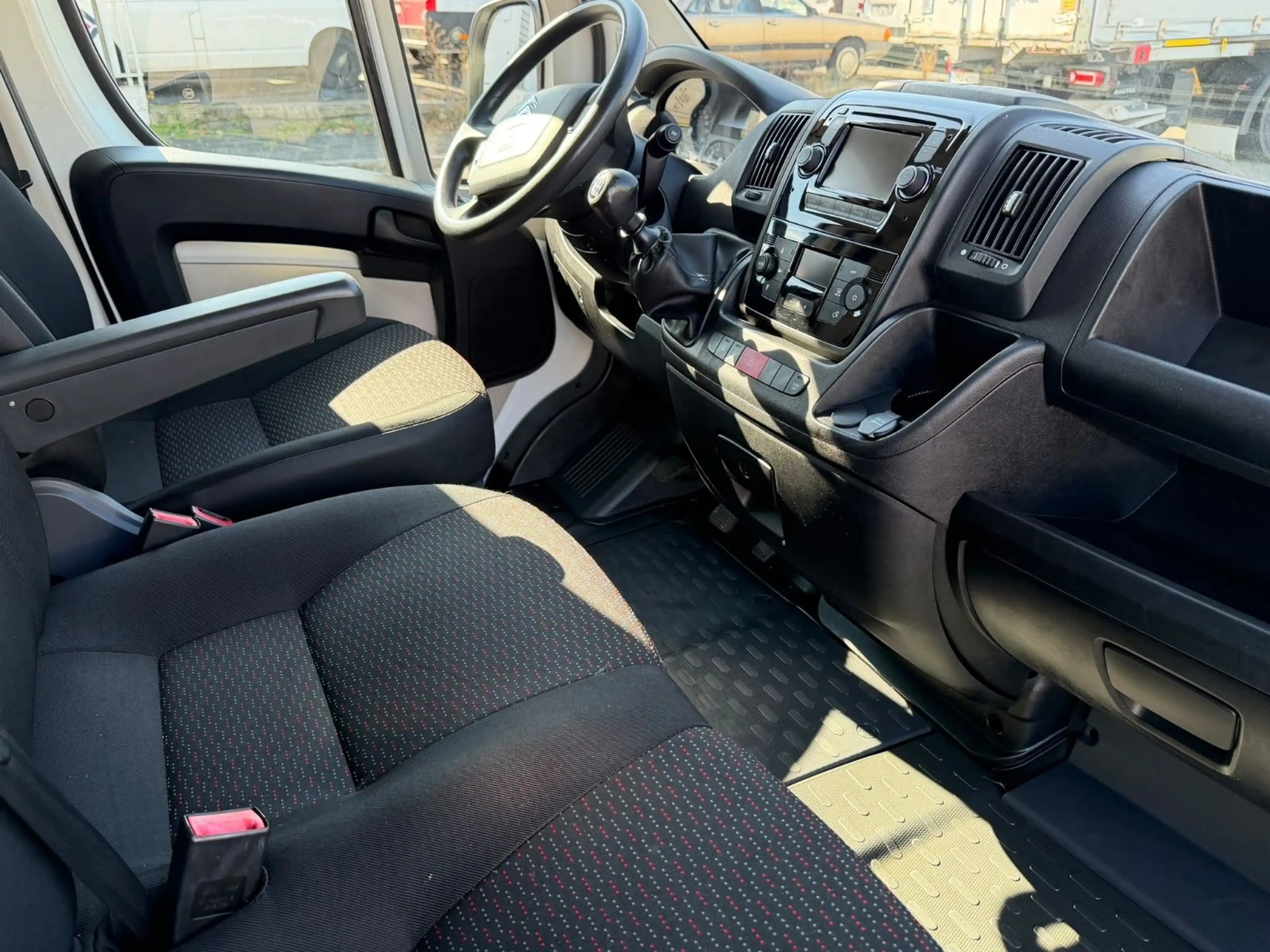 Citroen Jumper Kasten 35 L4H2 Business Klima Navi Kamera — photo 9