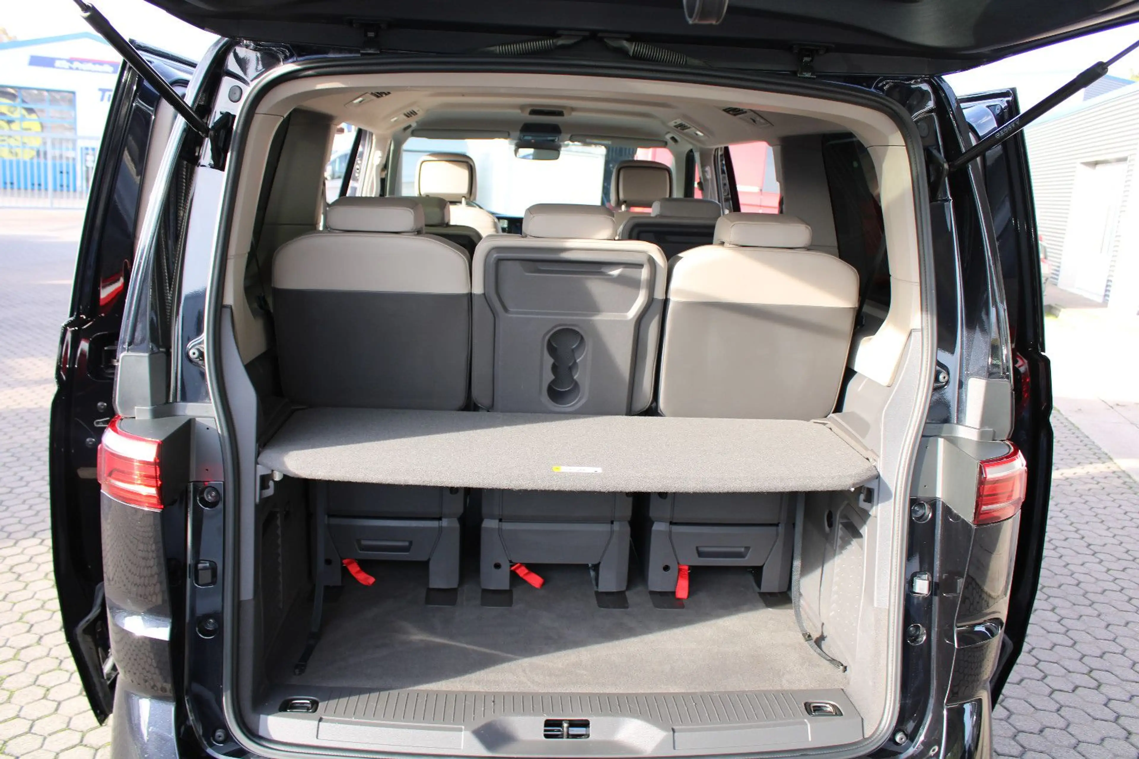 Volkswagen T7 Multivan LÜ 2,0 TDI DSG "Life",LED,AHK,STHZG. — photo 7