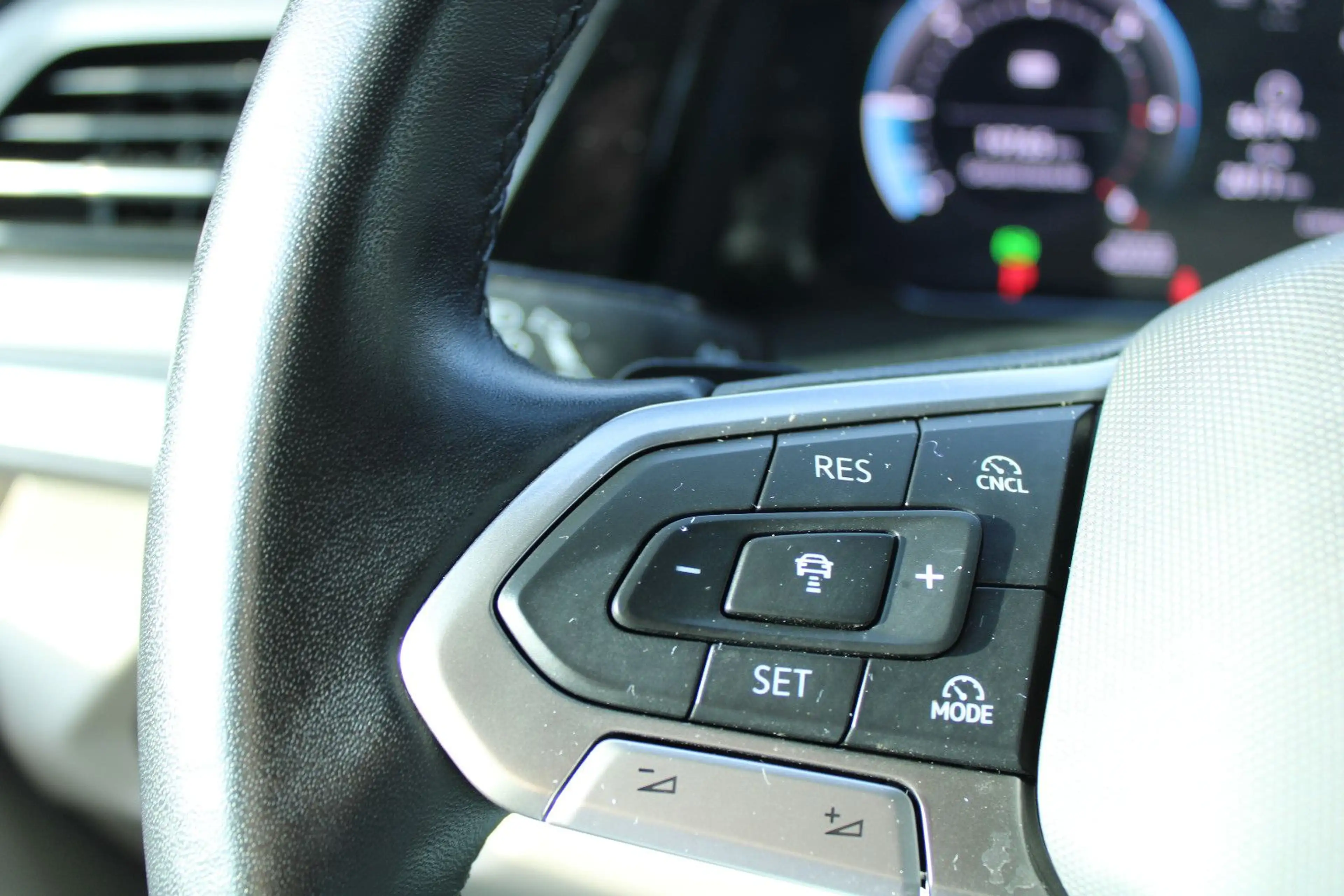 Volkswagen T7 Multivan LÜ 2,0 TDI DSG "Life",LED,AHK,STHZG. — photo 21