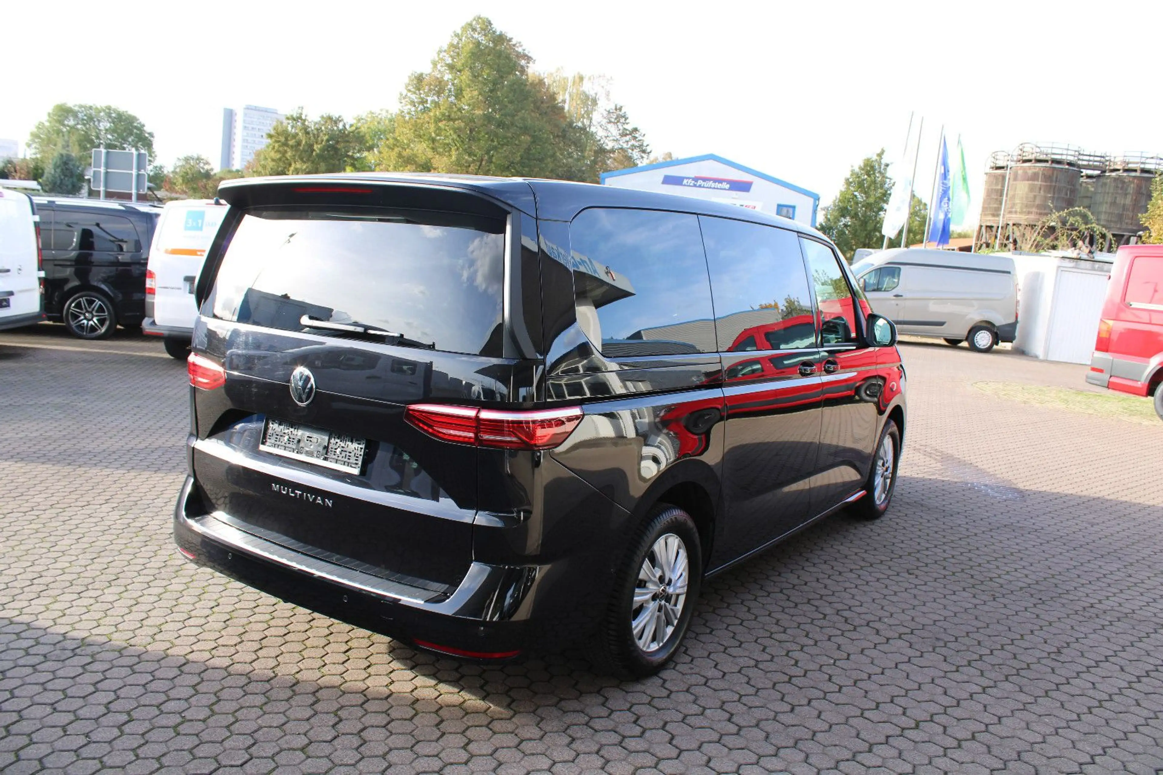Volkswagen T7 Multivan LÜ 2,0 TDI DSG "Life",LED,AHK,STHZG. — photo 6