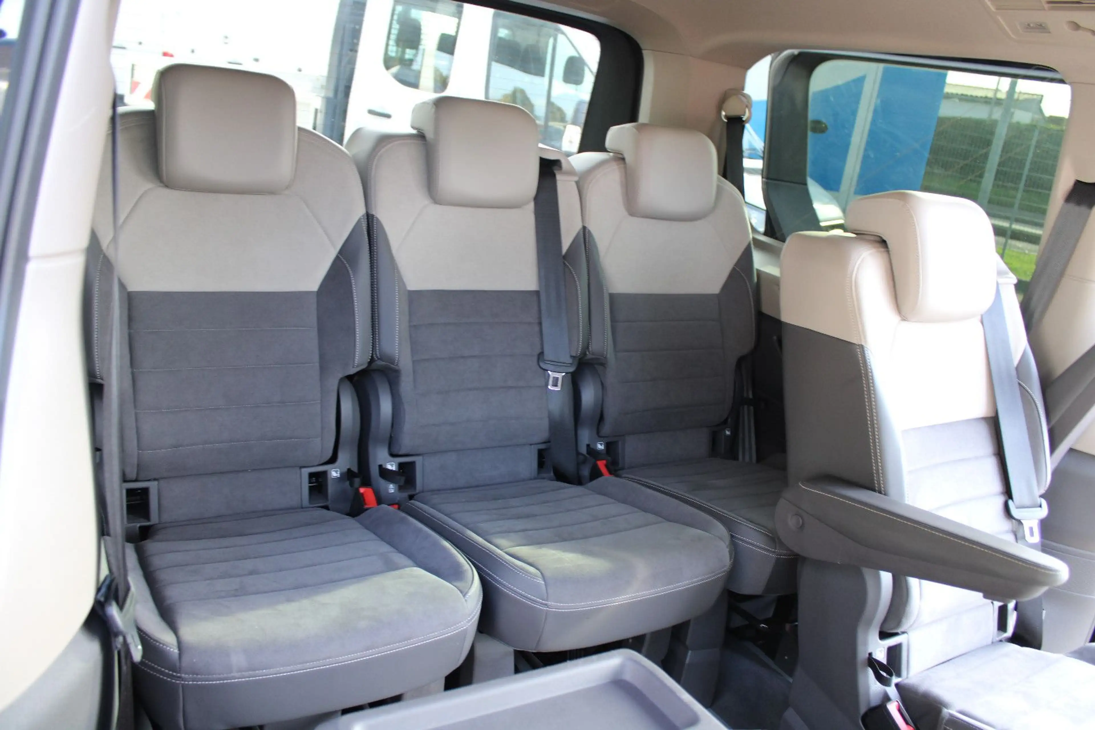 Volkswagen T7 Multivan LÜ 2,0 TDI DSG "Life",LED,AHK,STHZG. — photo 8