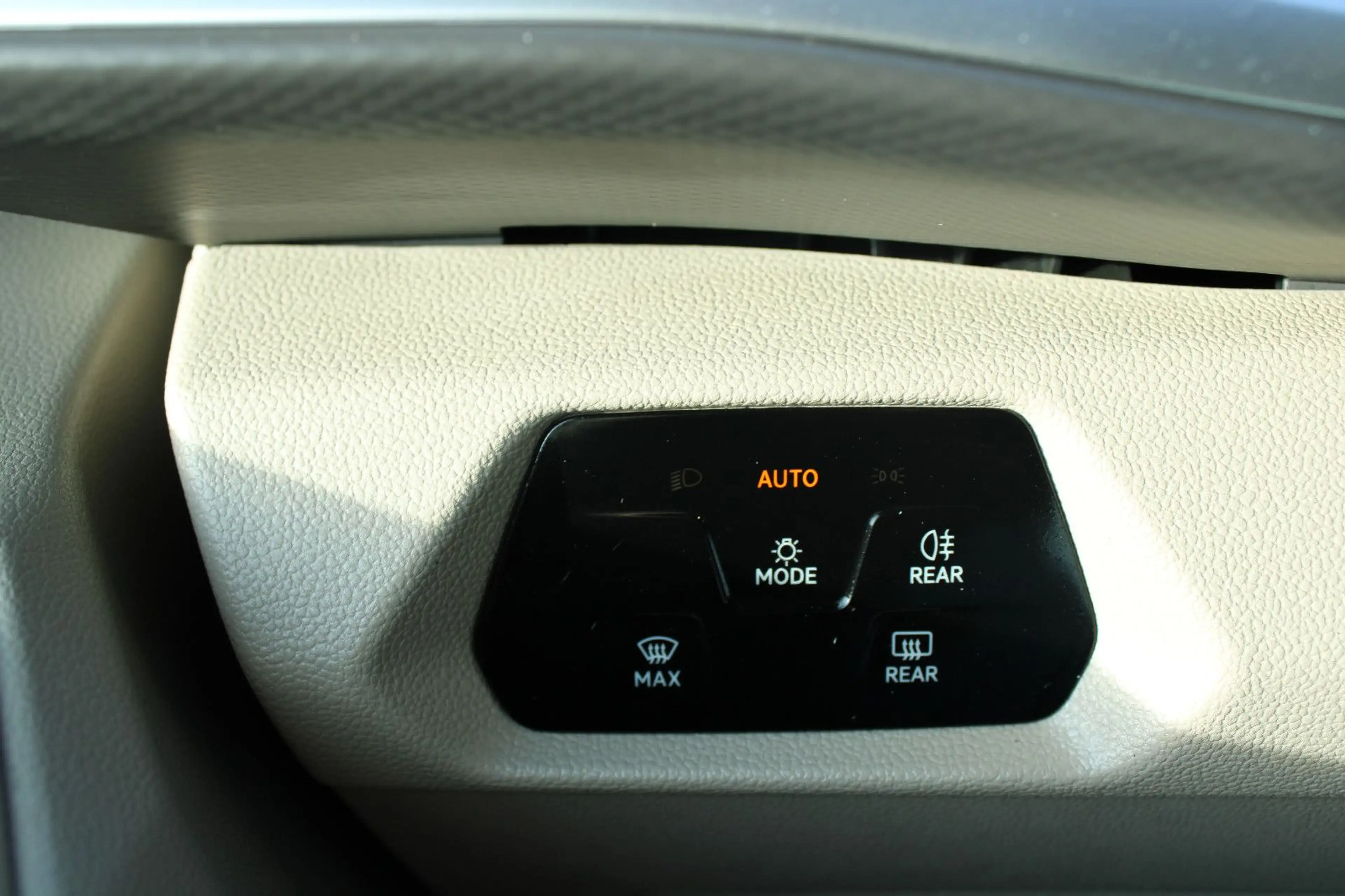 Volkswagen T7 Multivan LÜ 2,0 TDI DSG "Life",LED,AHK,STHZG. — photo 20