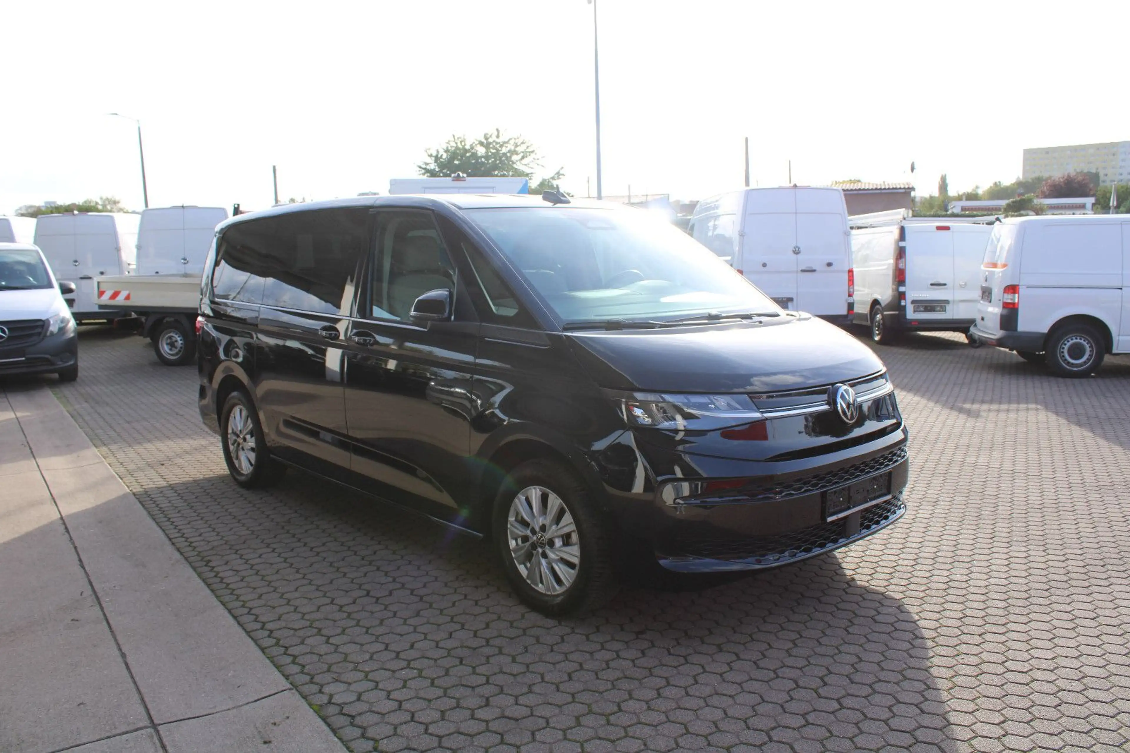 Volkswagen T7 Multivan LÜ 2,0 TDI DSG "Life",LED,AHK,STHZG. — photo 4
