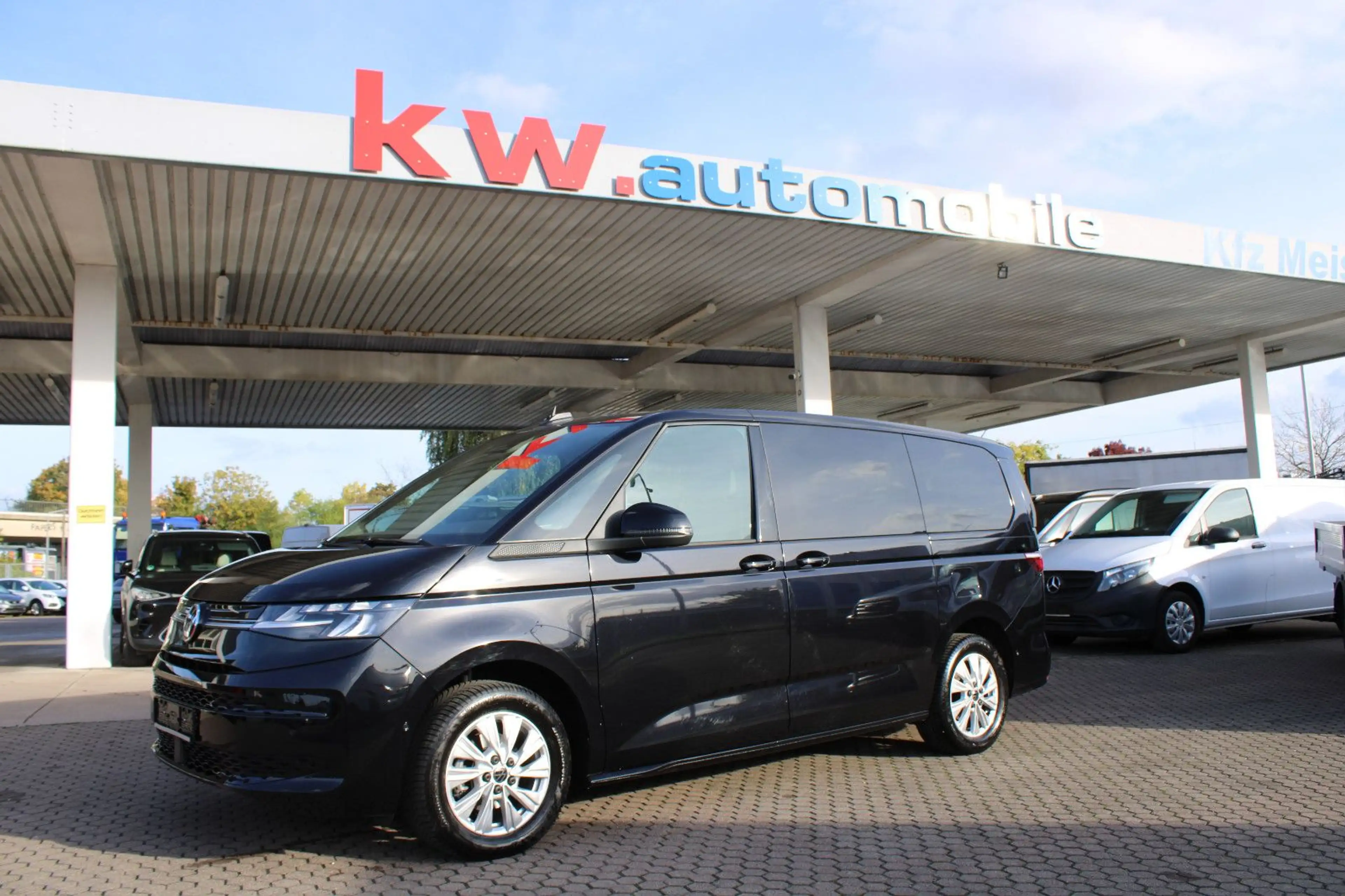 Volkswagen T7 Multivan LÜ 2,0 TDI DSG "Life",LED,AHK,STHZG.