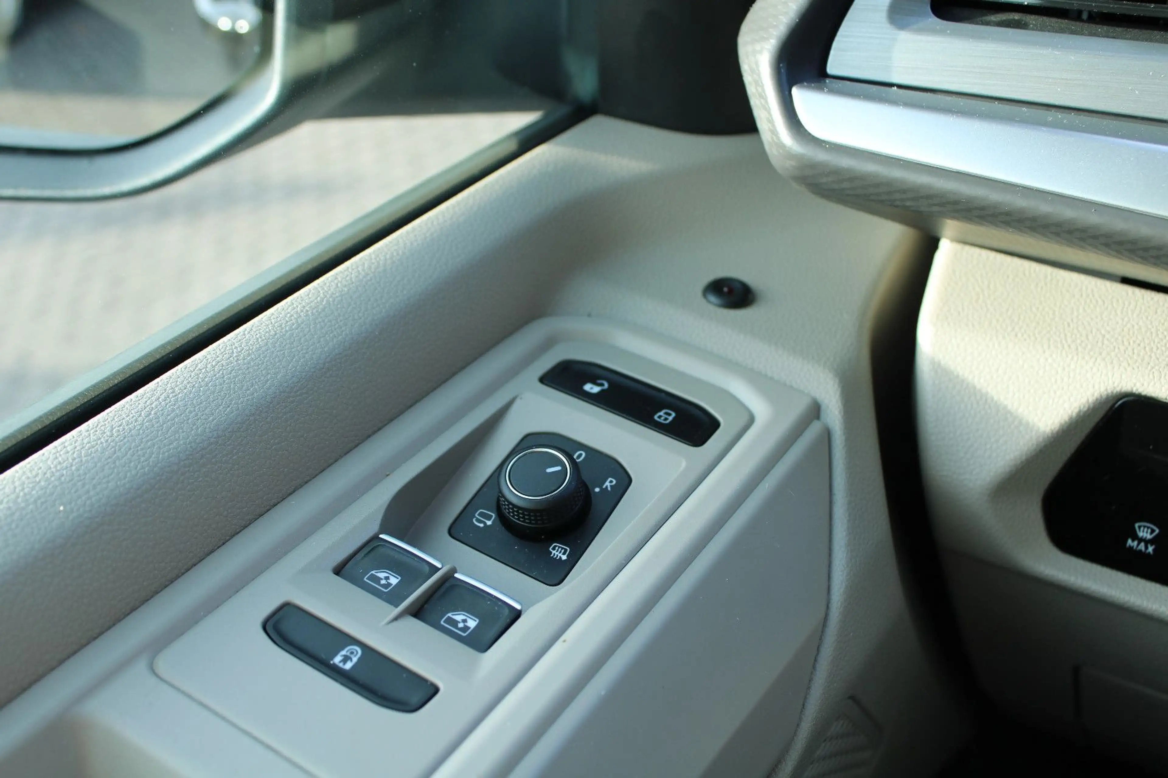 Volkswagen T7 Multivan LÜ 2,0 TDI DSG "Life",LED,AHK,STHZG. — photo 23