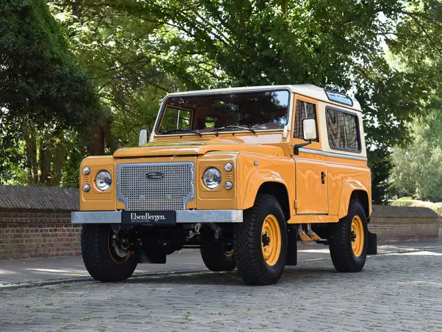 Land Rover Defender 90 main image