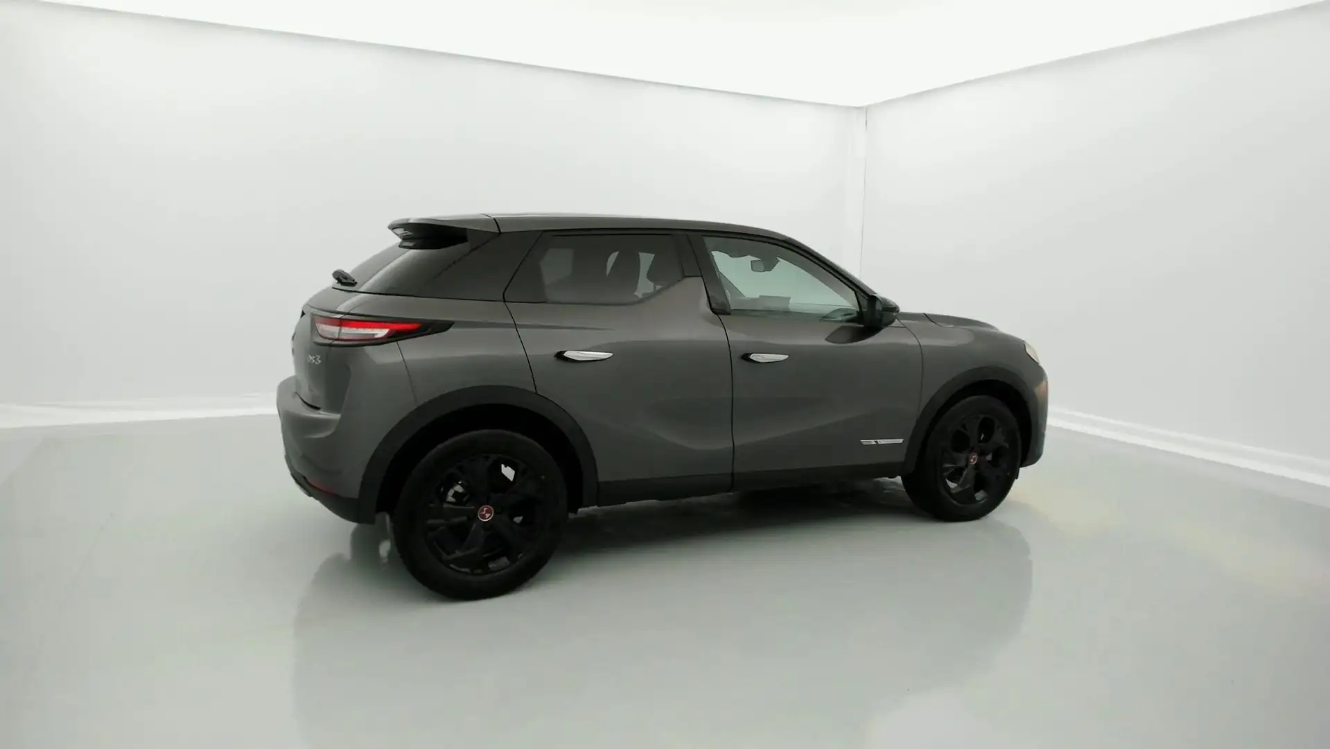 DS Automobiles DS 3 Crossback BlueHDi Performance Line 130 Aut. Plateado - 2