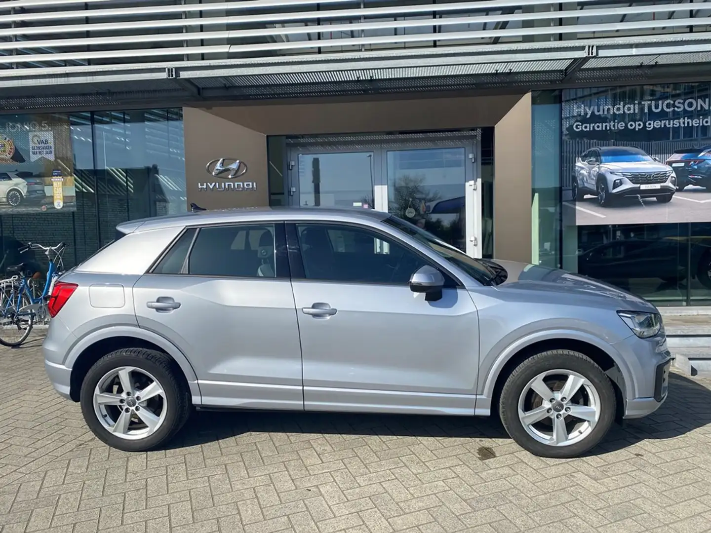 Audi Q2 35TFSi 1.5 benzine S-Tronic Prestige Plateado - 2