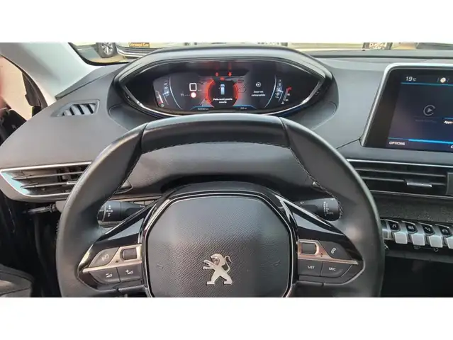 Peugeot 5008 view 5