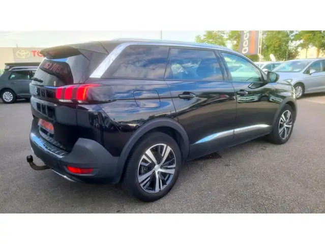Peugeot 5008 view 3
