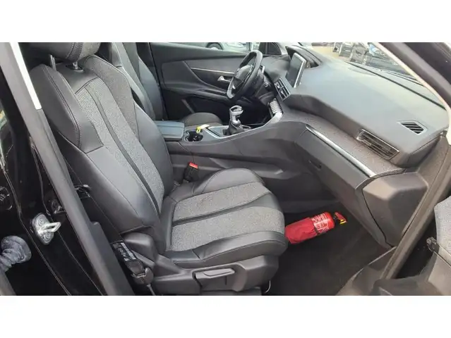Peugeot 5008 view 12