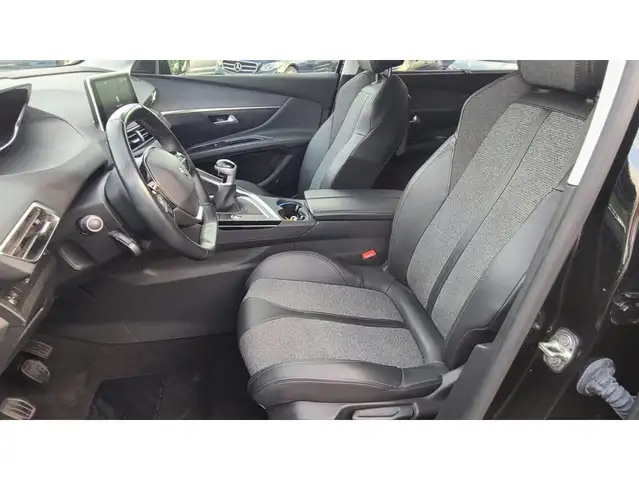 Peugeot 5008 view 11