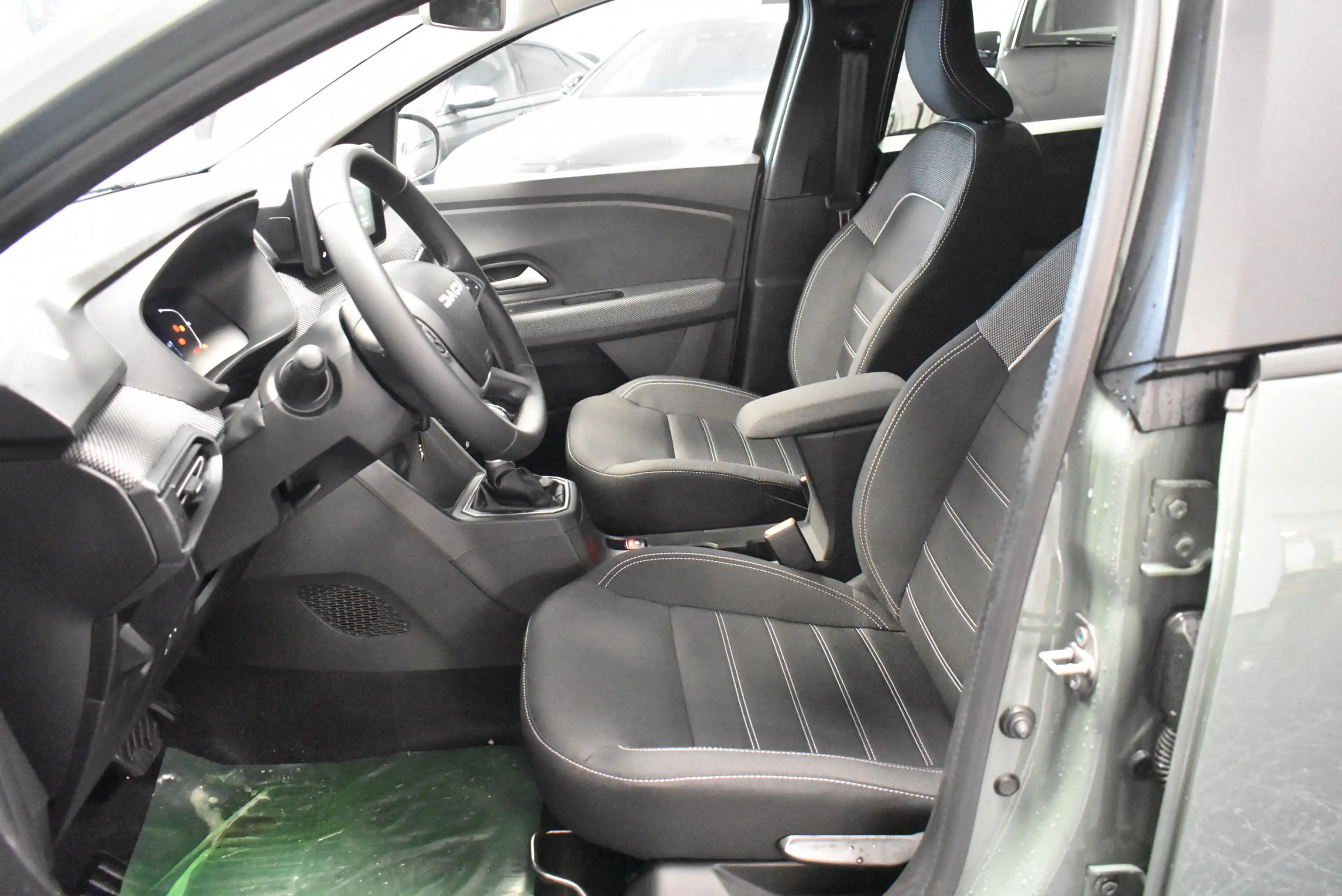 Dacia Jogger Hybrid Expression 7-Sitzer LED Aut. PDC — photo 9