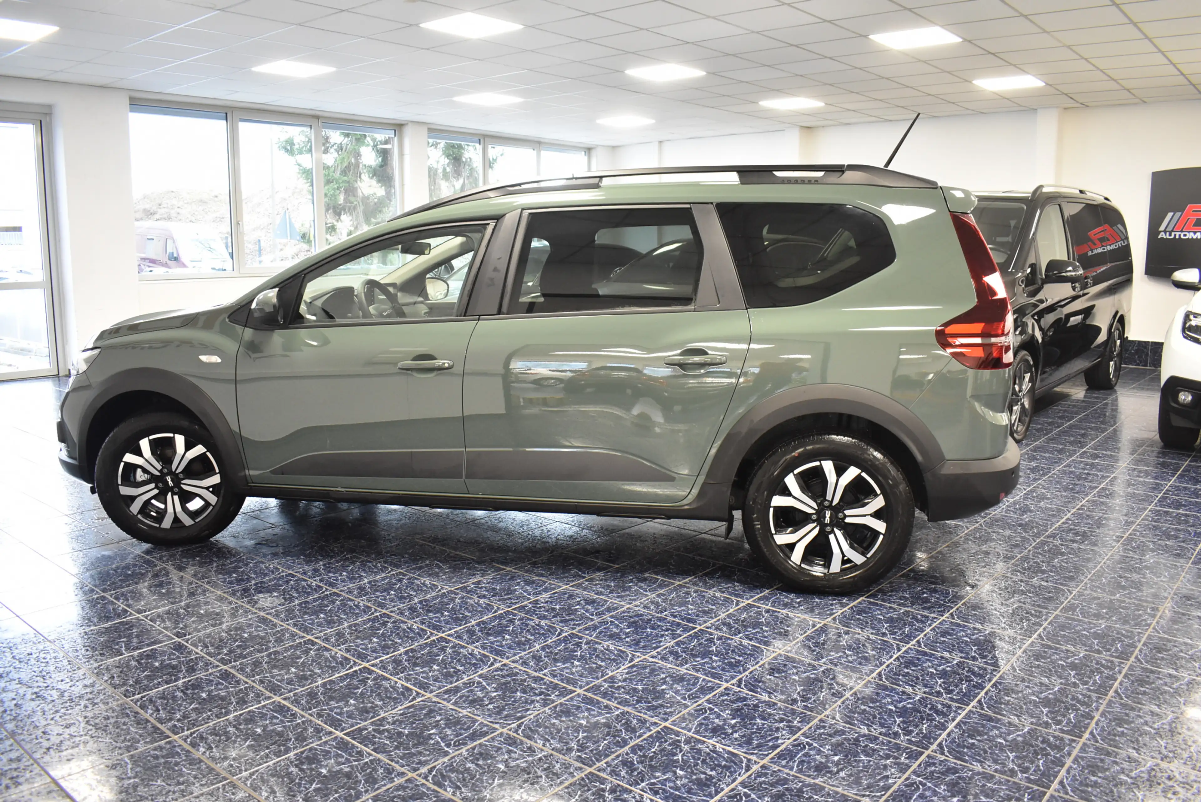 Dacia Jogger Hybrid Expression 7-Sitzer LED Aut. PDC — photo 6