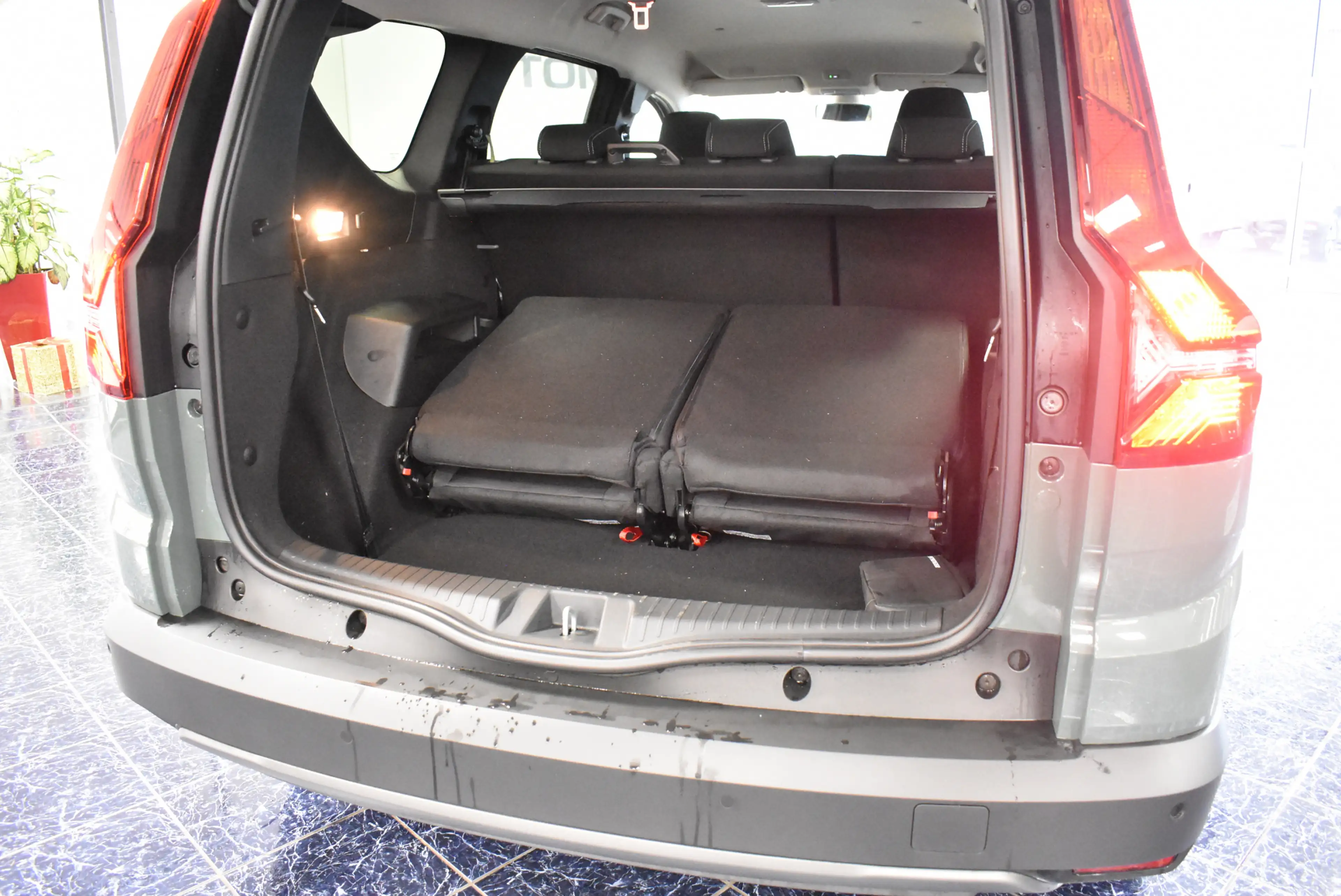 Dacia Jogger Hybrid Expression 7-Sitzer LED Aut. PDC — photo 15